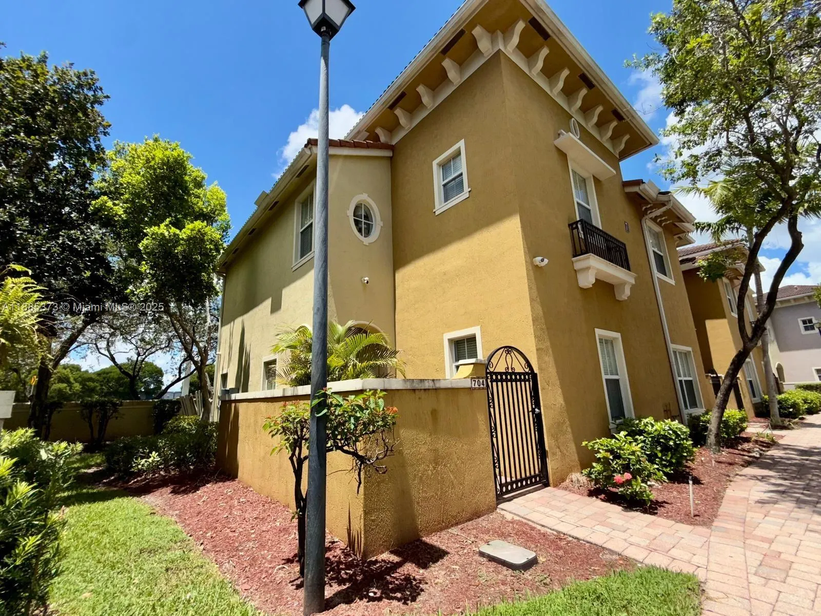 2851 W Prospect Rd, #704