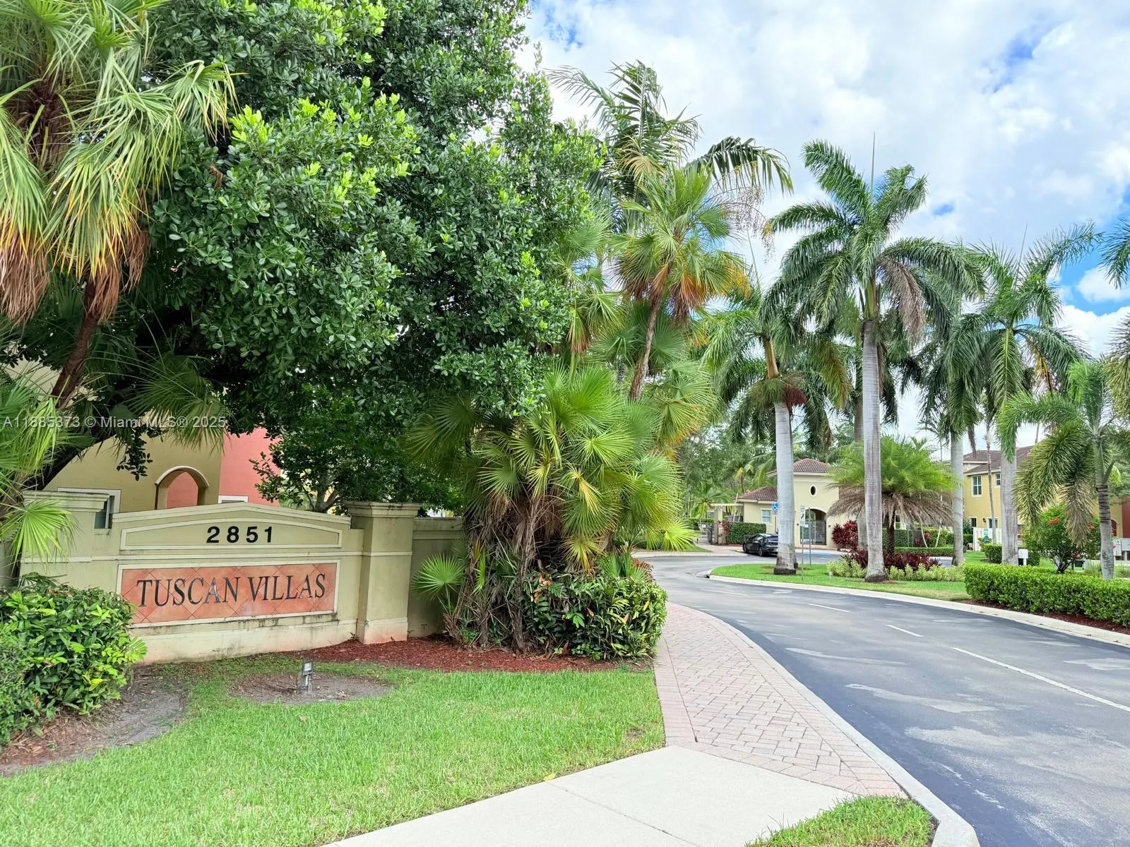 2851 W Prospect Rd, #704