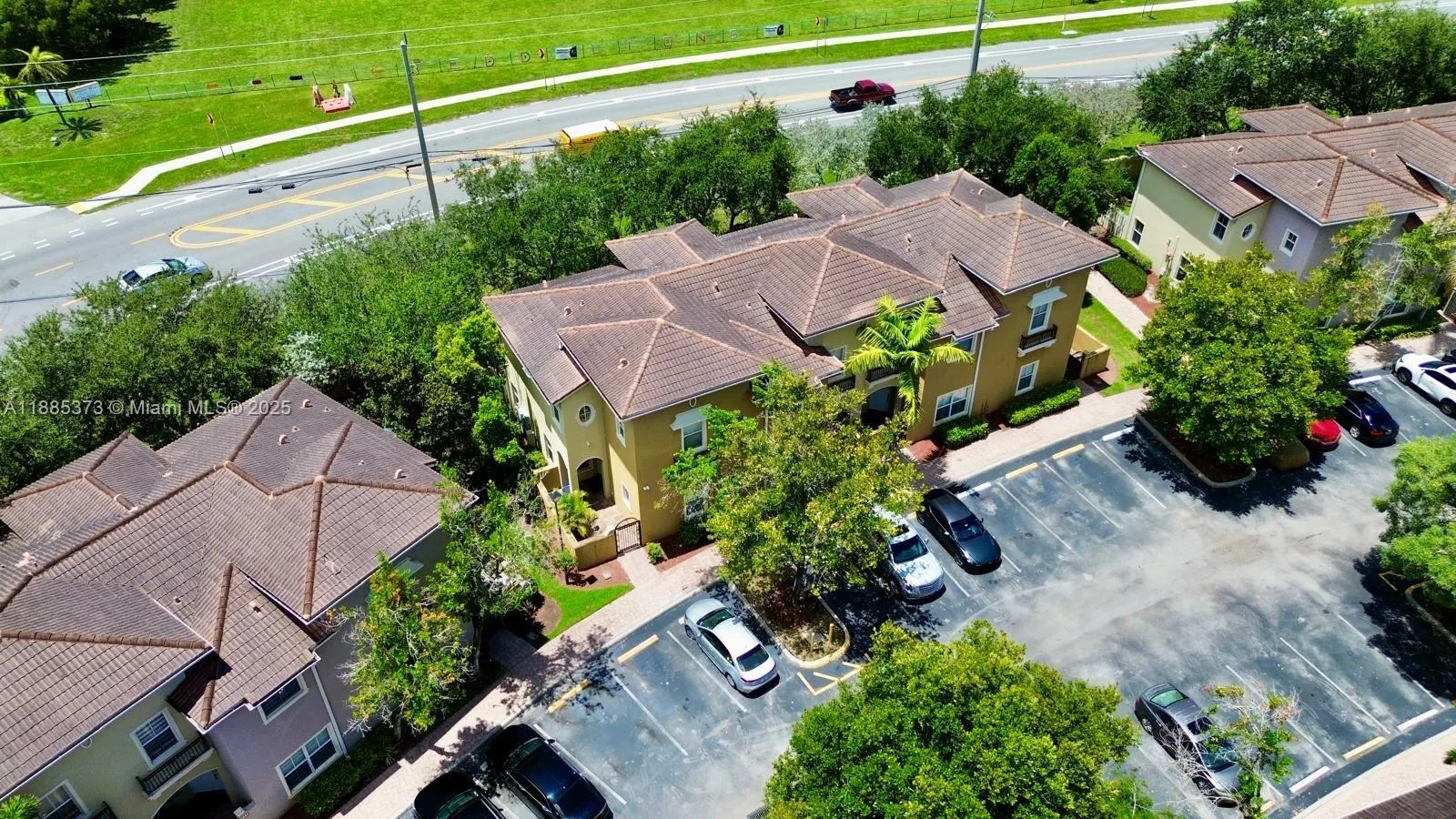 2851 W Prospect Rd, #704