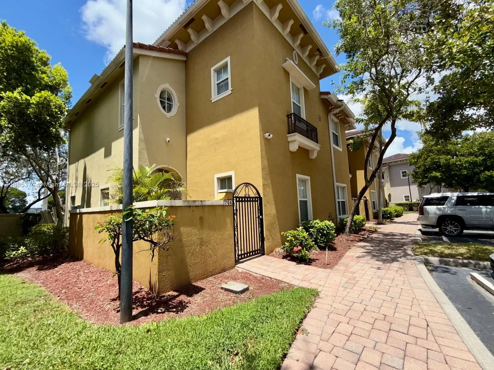 2851 W Prospect Rd, #704