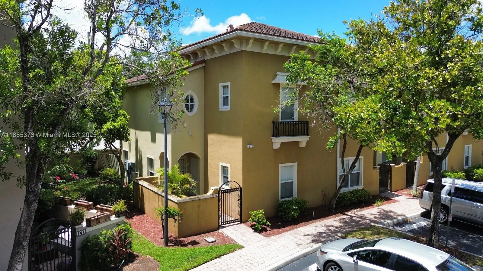 2851 W Prospect Rd, #704