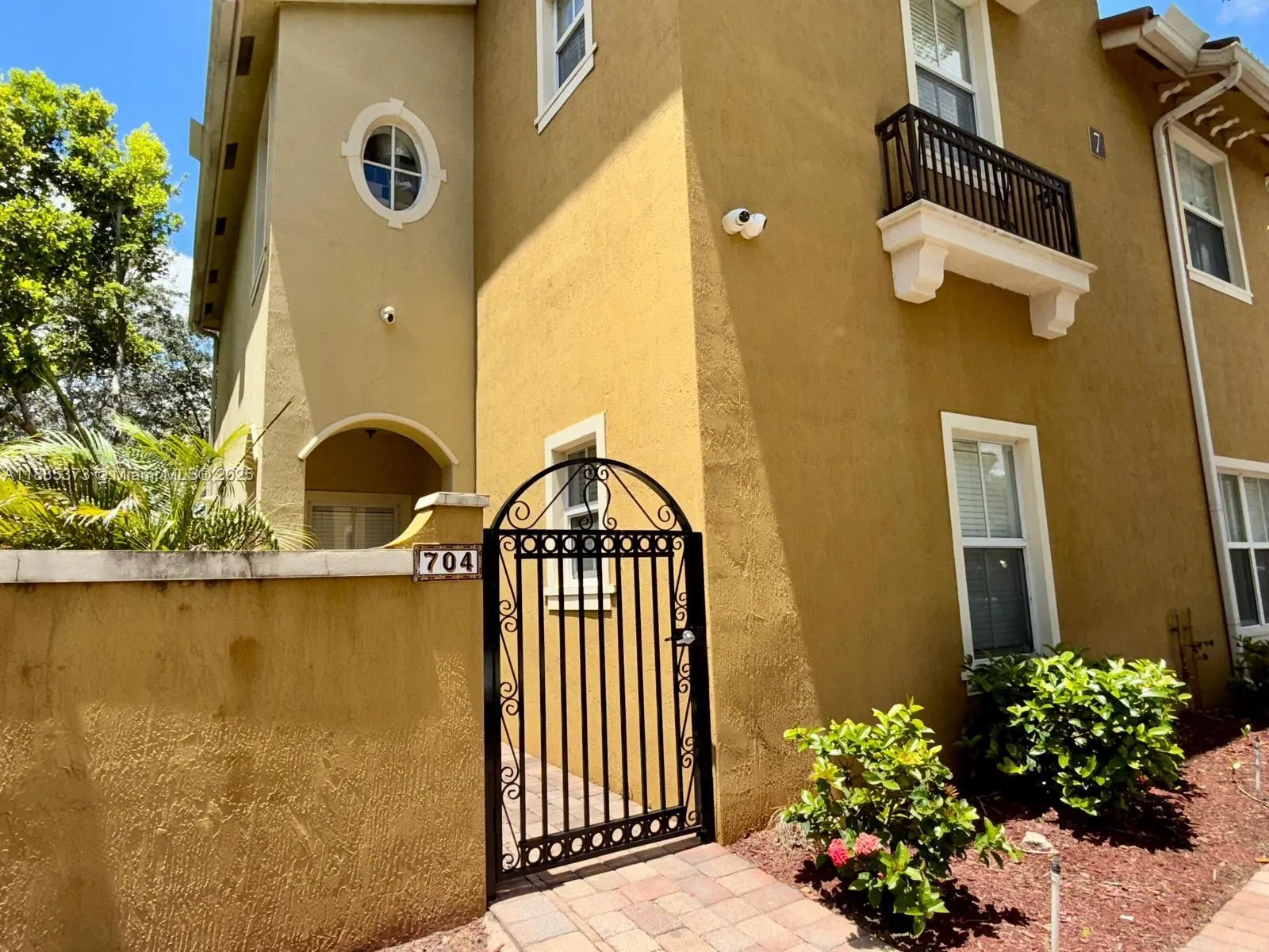 2851 W Prospect Rd, #704