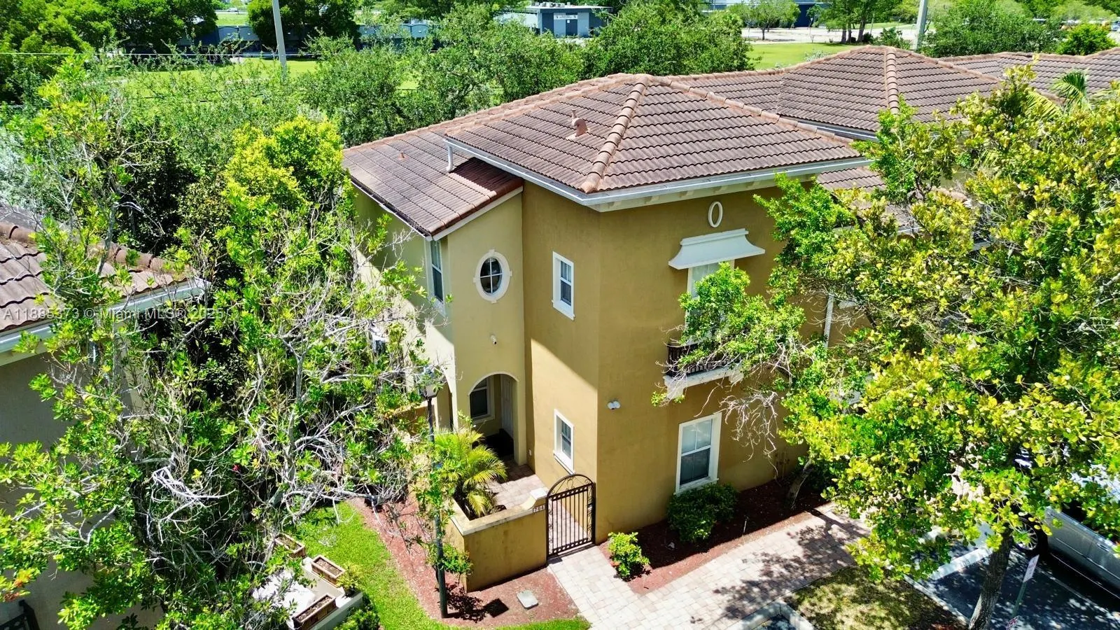 2851 W Prospect Rd, #704
