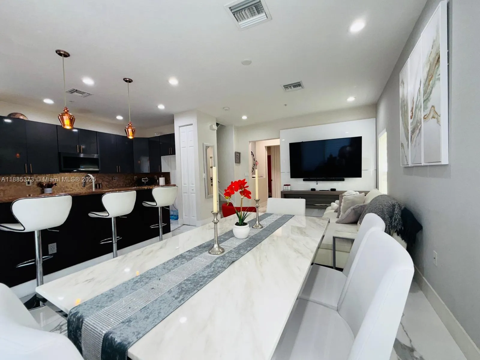 2851 W Prospect Rd, #704