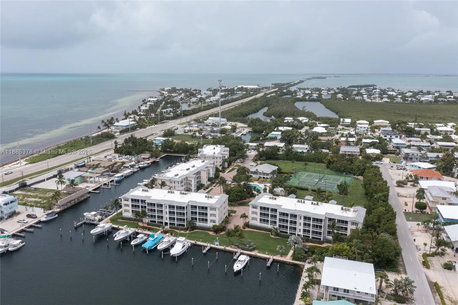 101 Gulfview Dr, #202