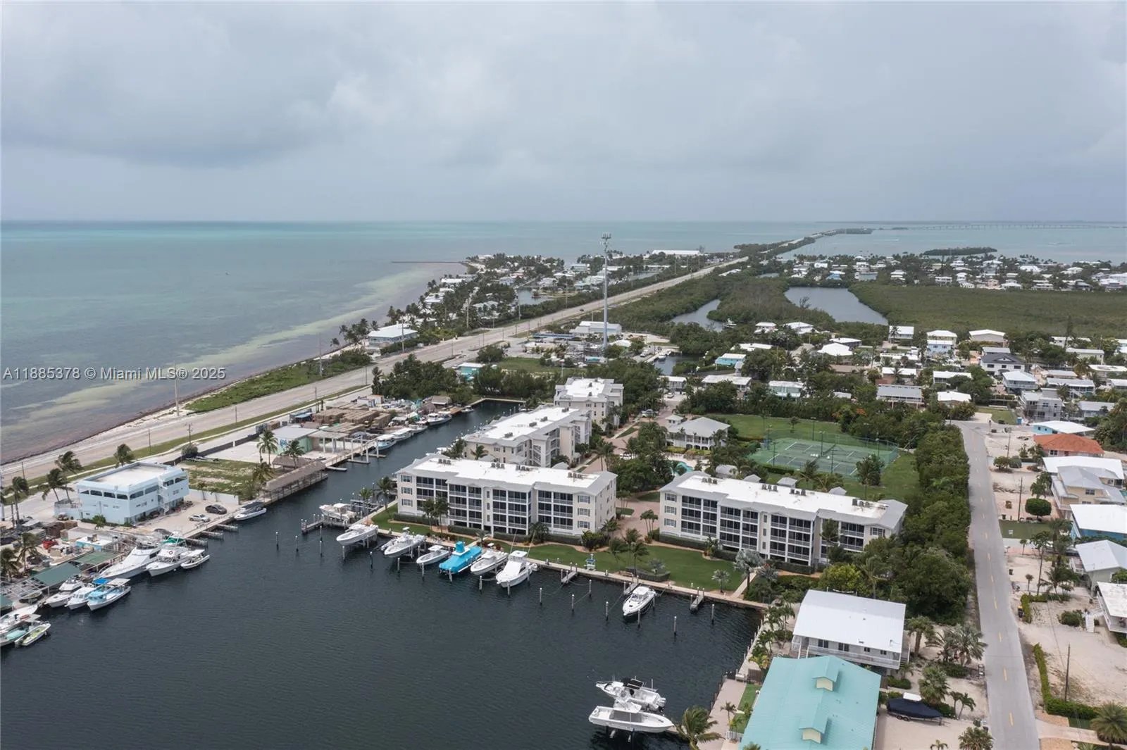 101 Gulfview Dr, #202