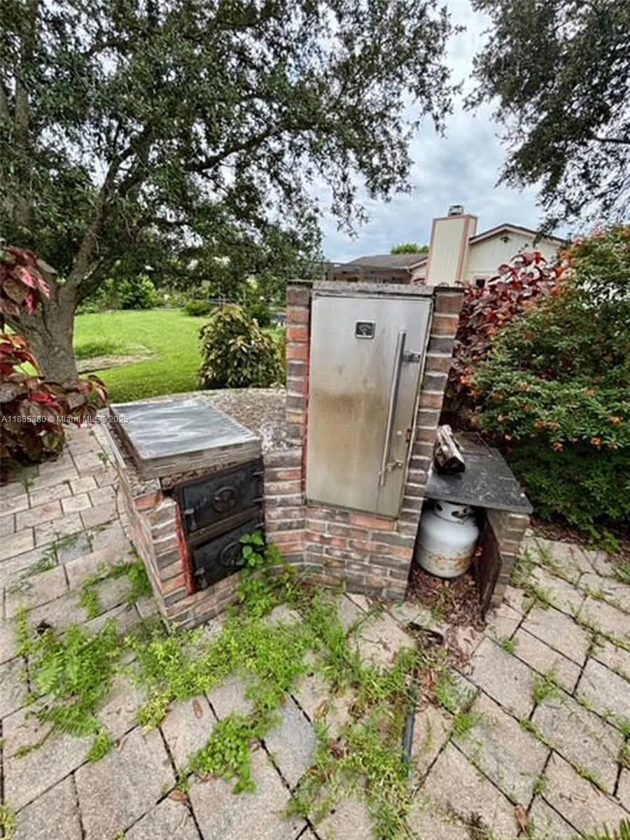 16264 Shadow Pine Rd