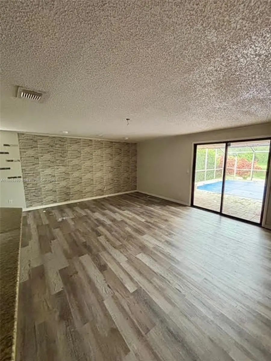 16264 Shadow Pine Rd
