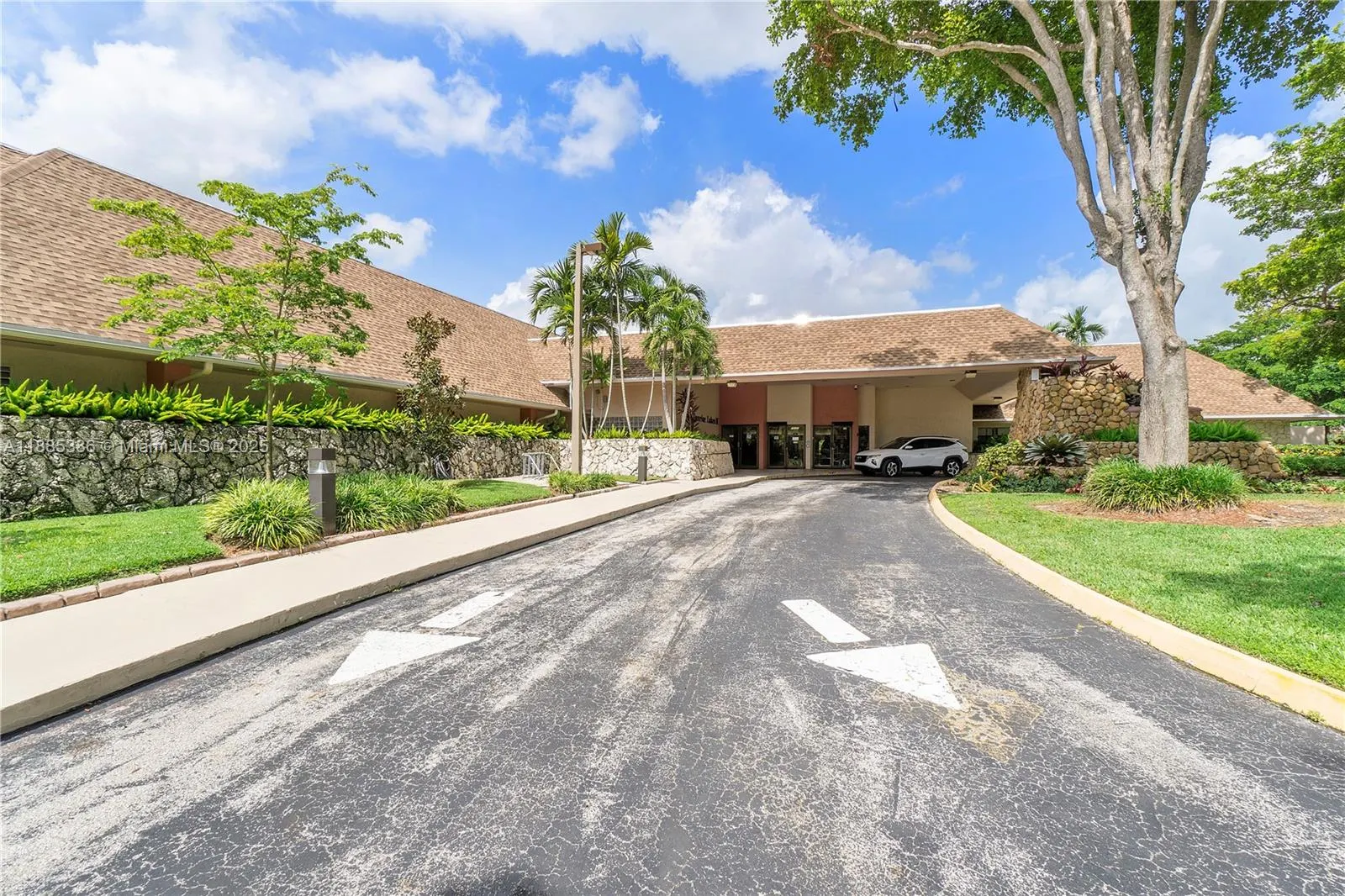 8950 Sunrise Lakes Blvd, #311
