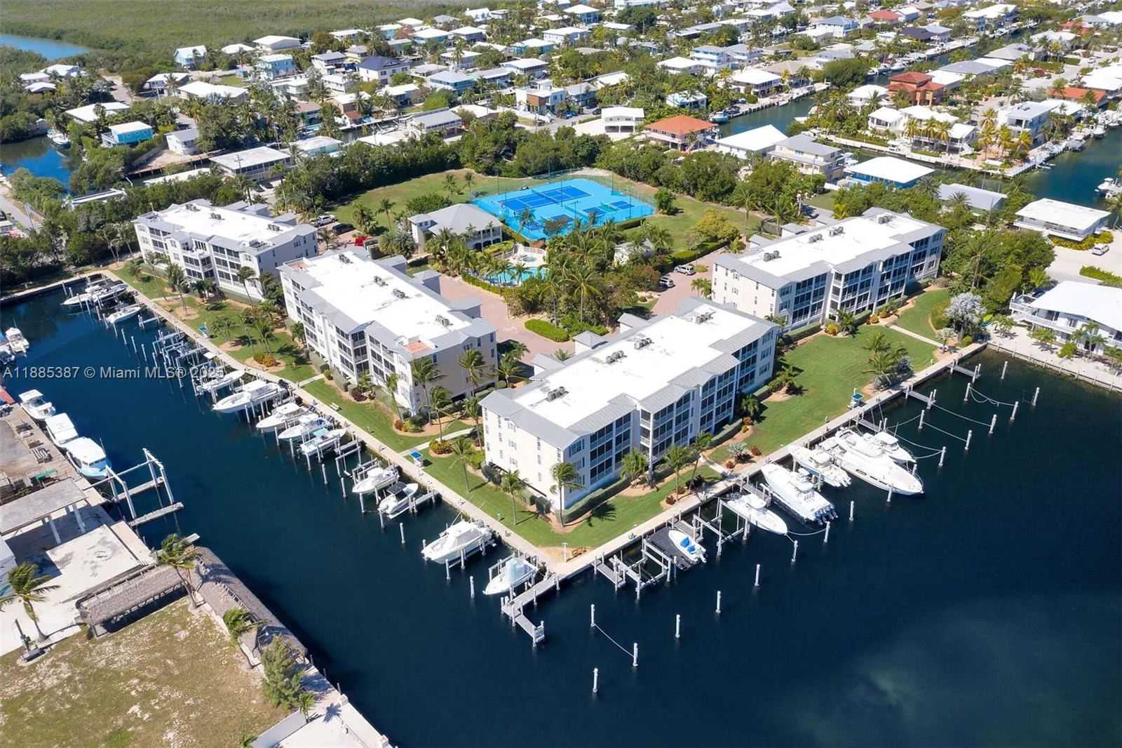 101 Gulfview Dr, #114