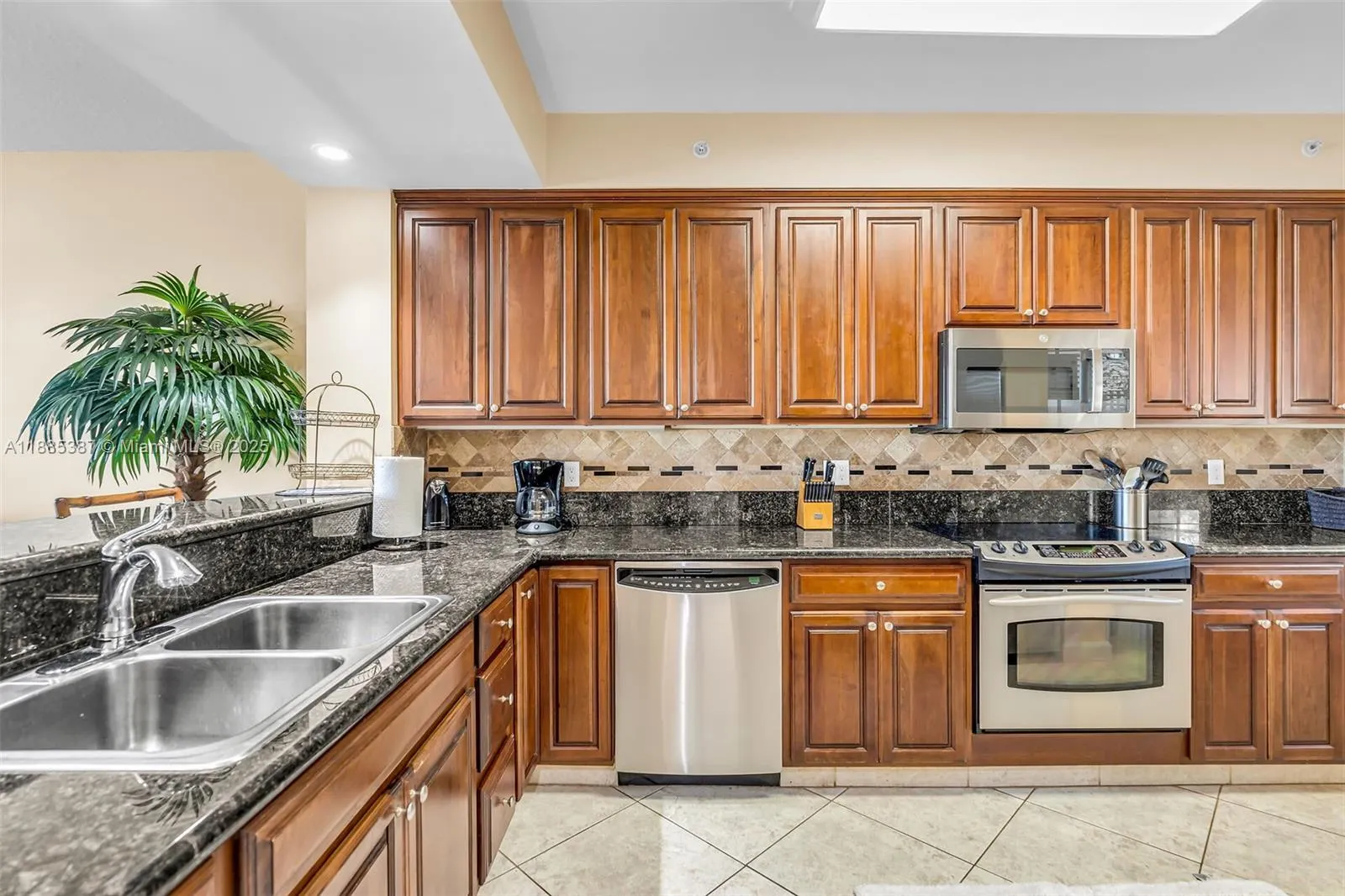 101 Gulfview Dr, #114