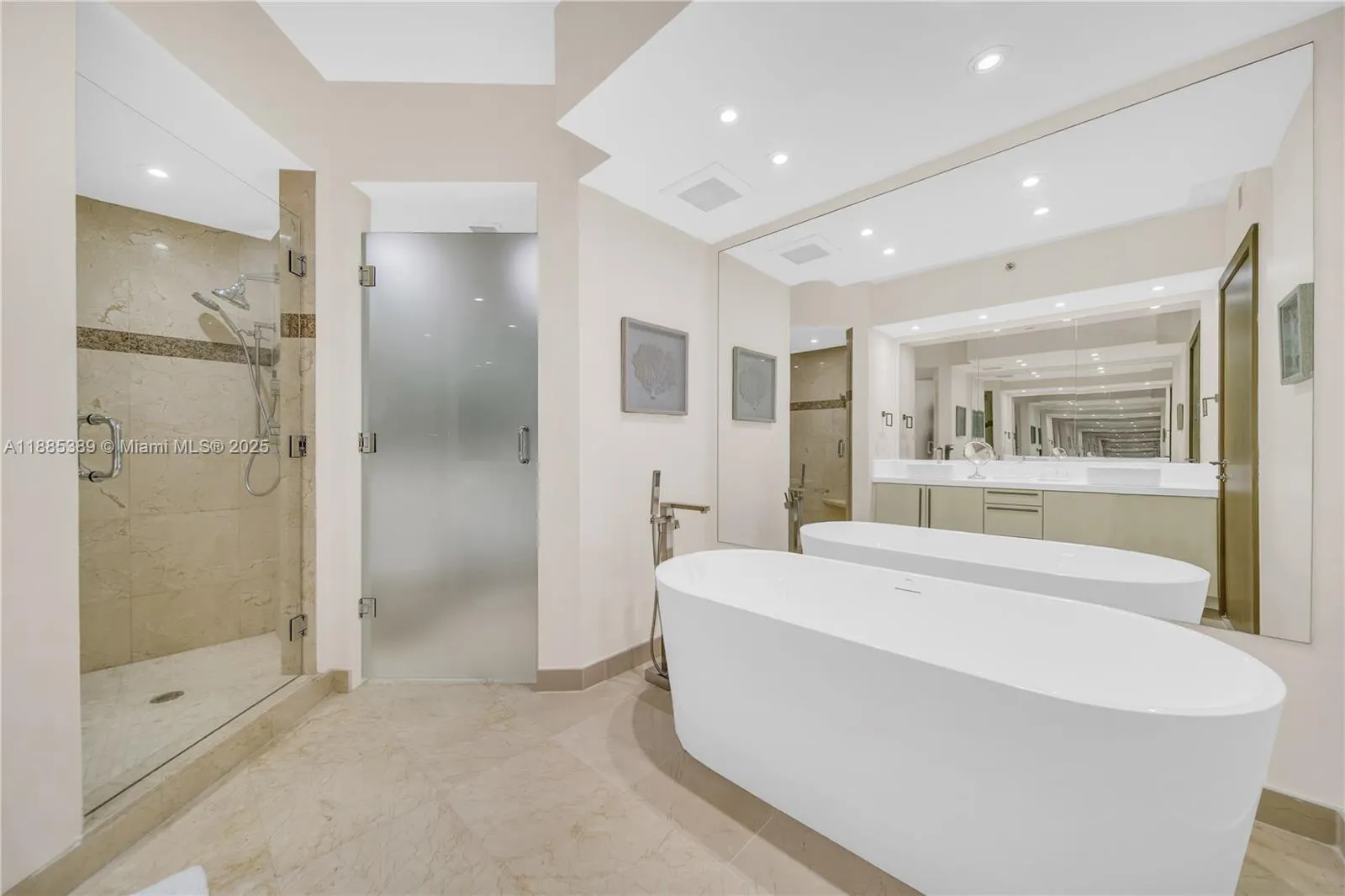 1000 S Pointe Dr, #2202