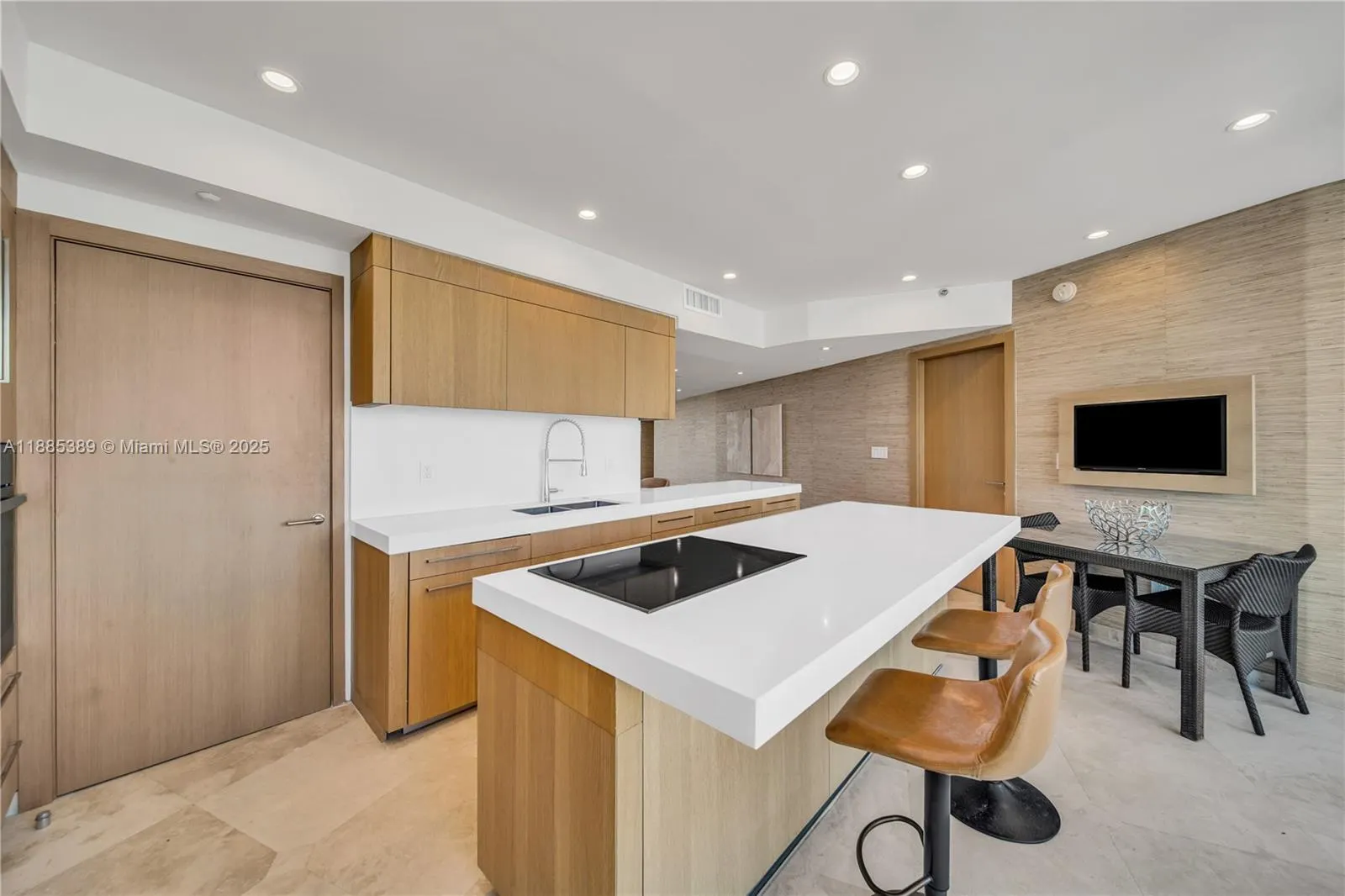 1000 S Pointe Dr, #2202