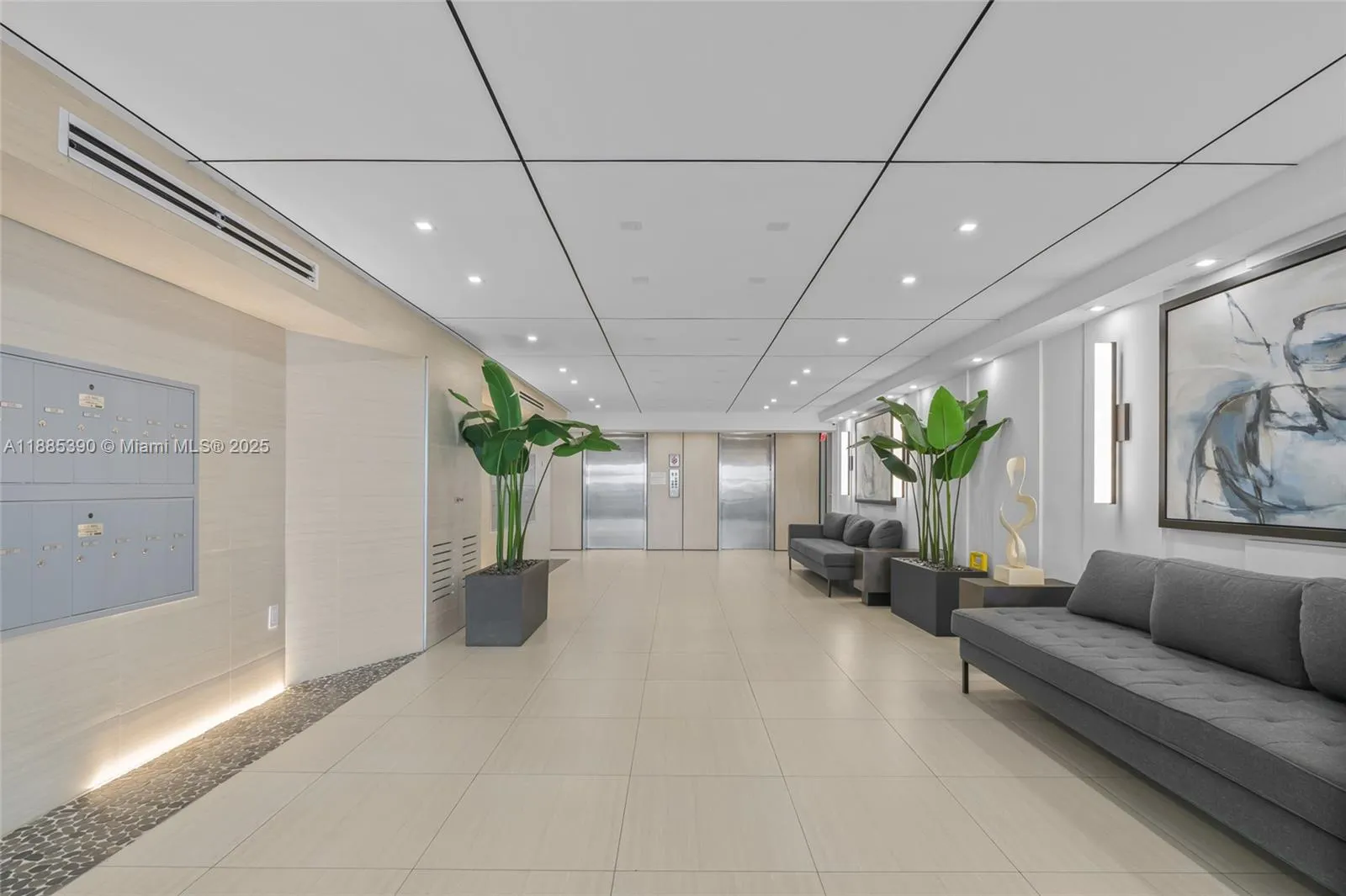 4141 Collins Ave, #201