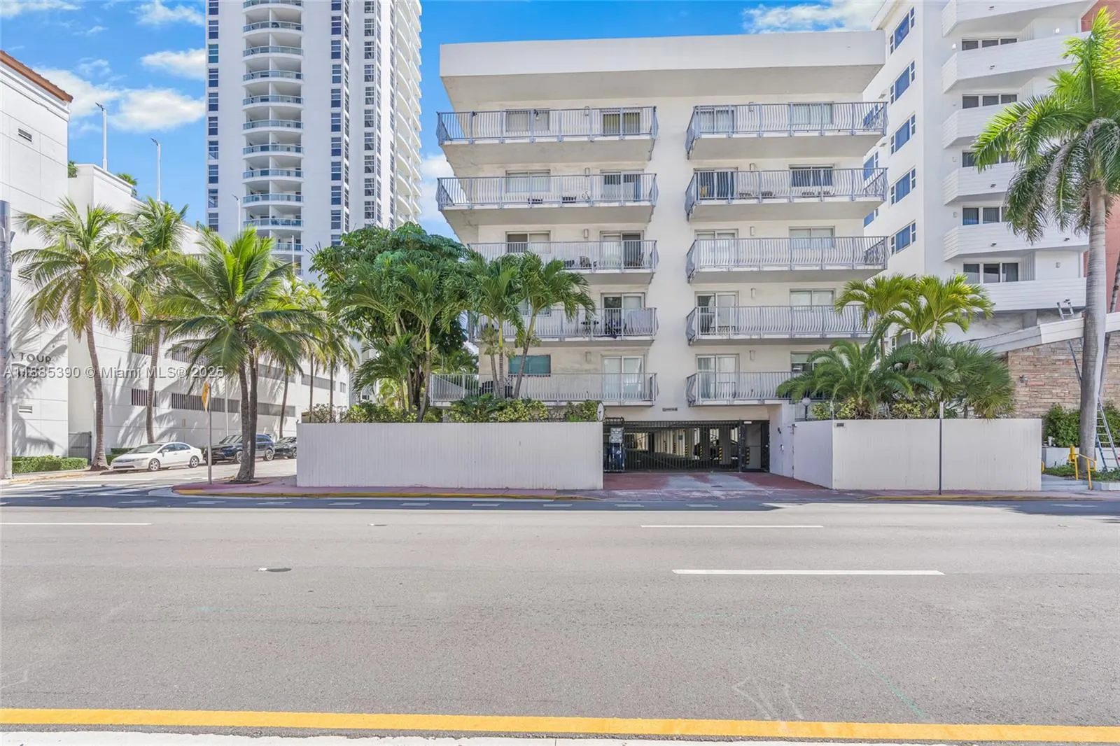4141 Collins Ave, #201