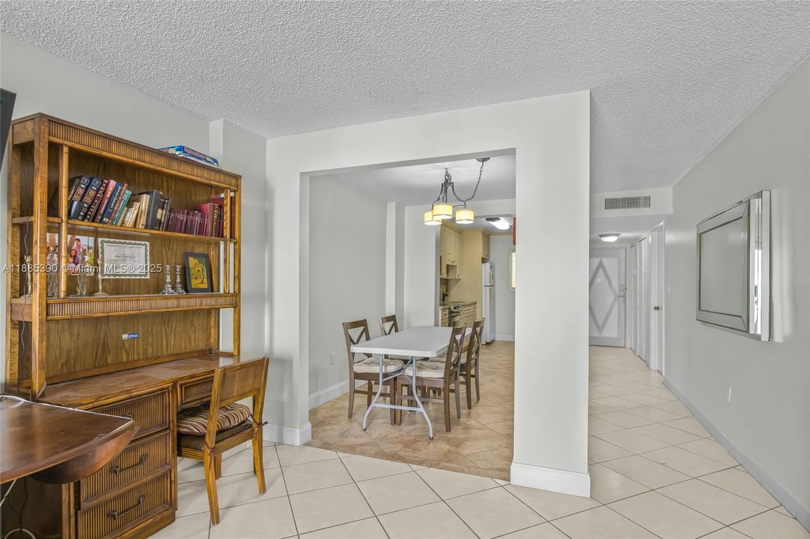 4141 Collins Ave, #201