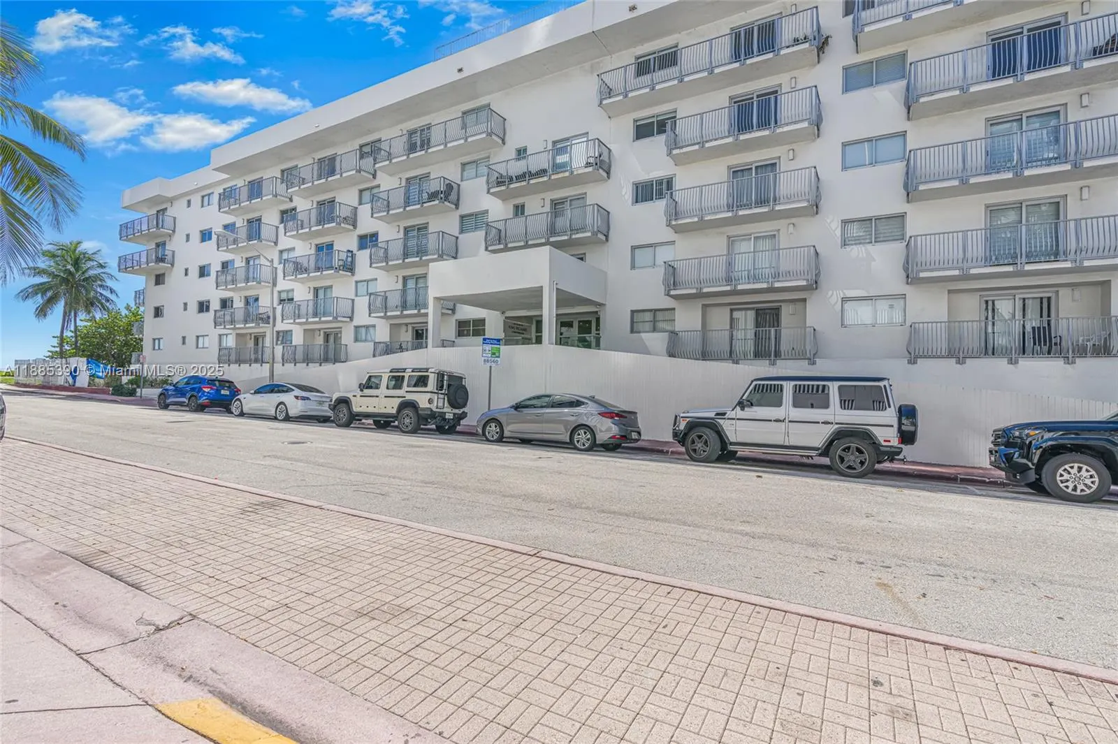 4141 Collins Ave, #201