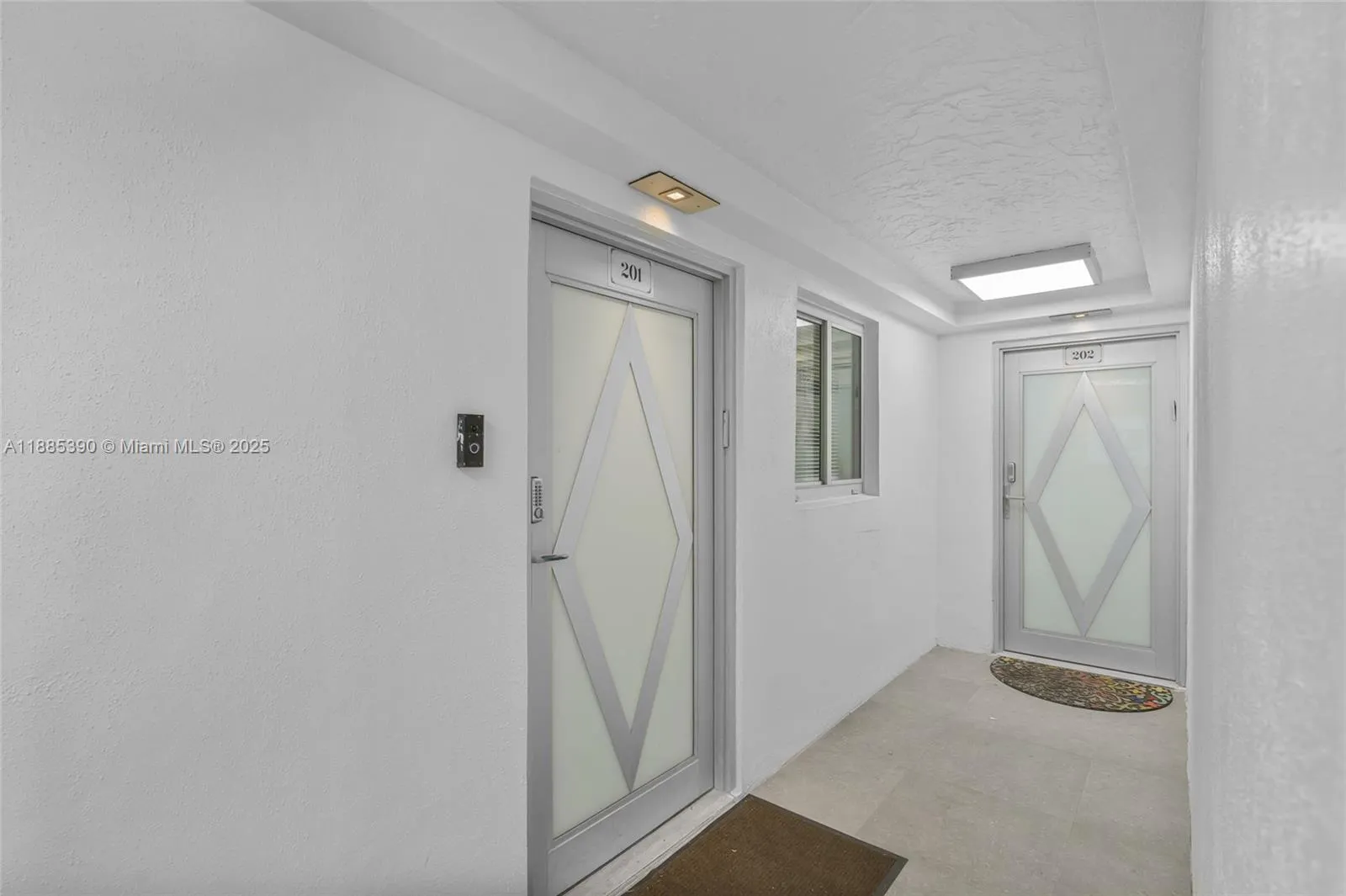 4141 Collins Ave, #201