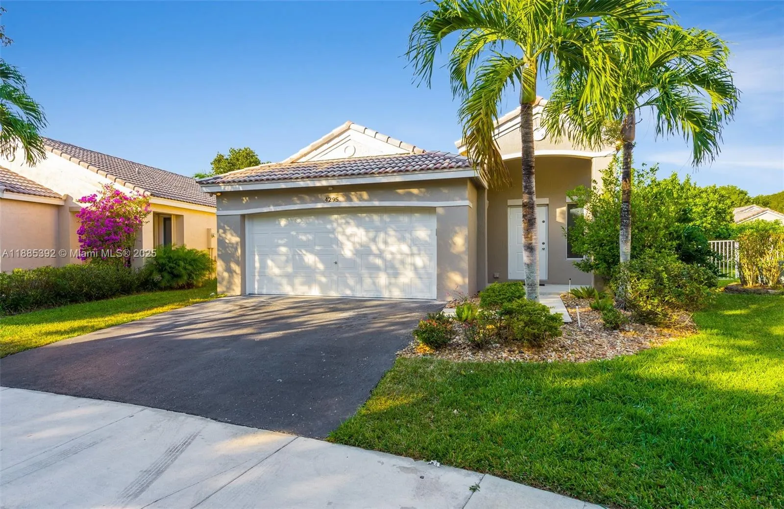 4295 Greenbriar Ln