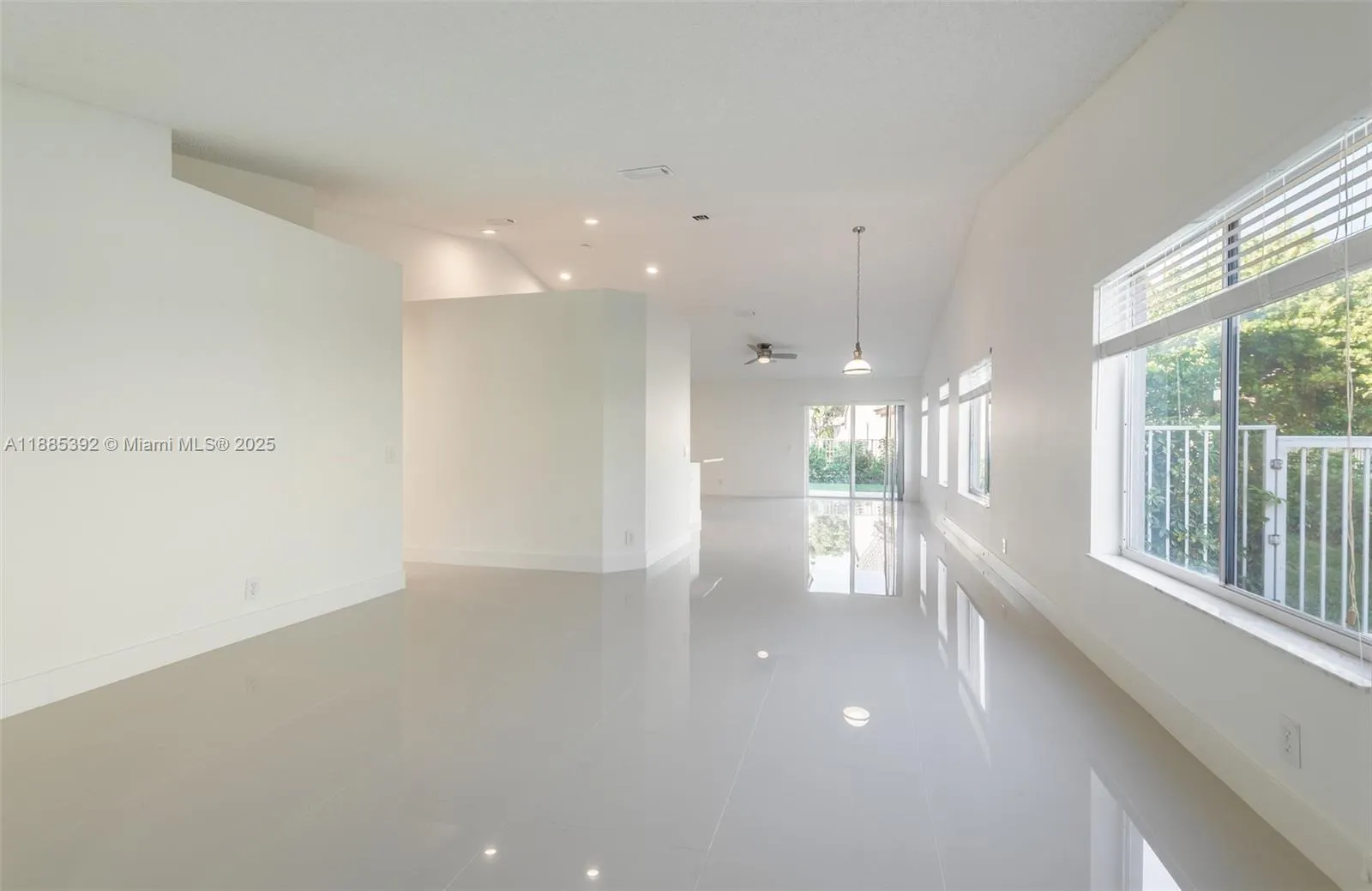 4295 Greenbriar Ln