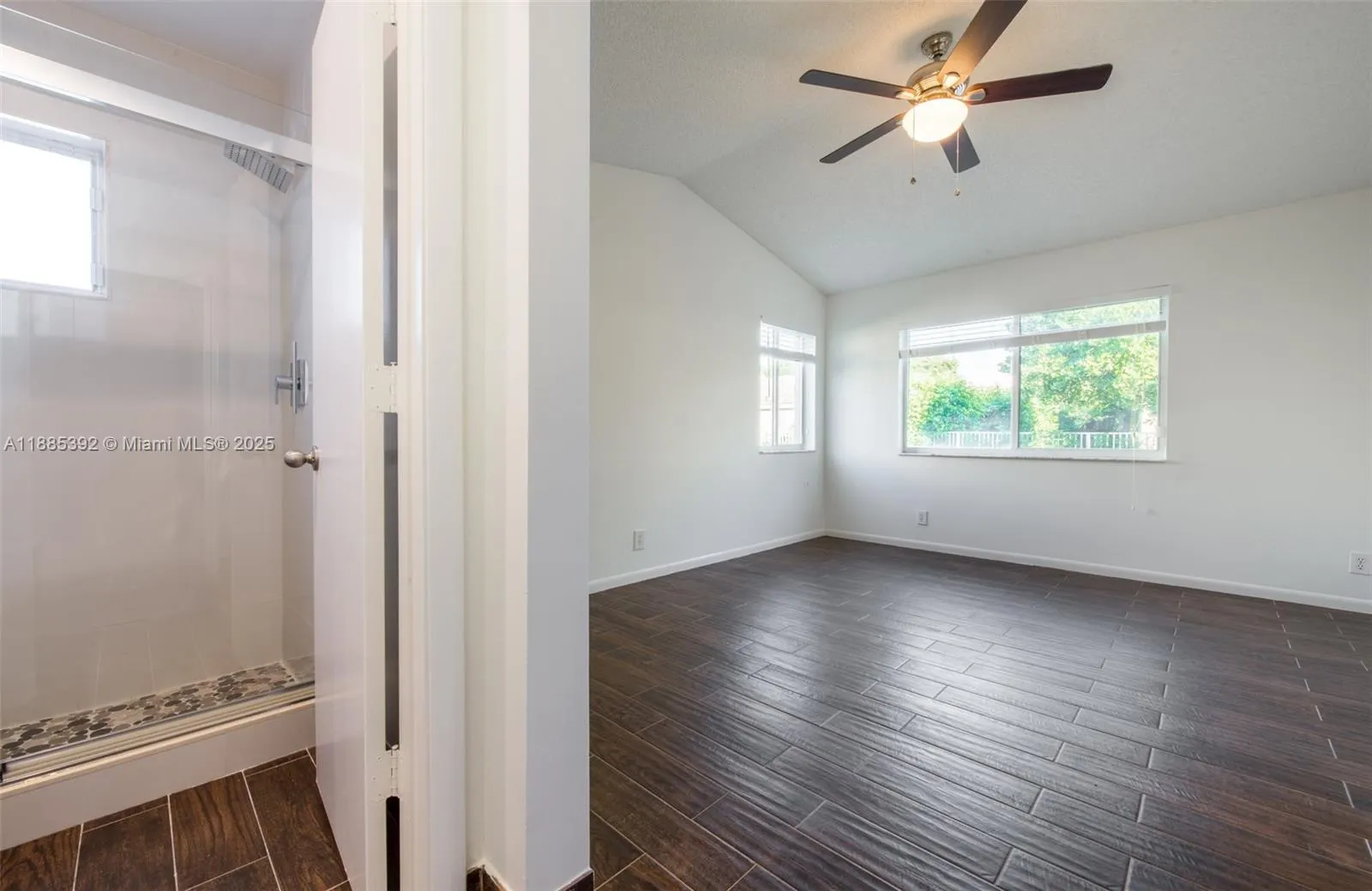 4295 Greenbriar Ln
