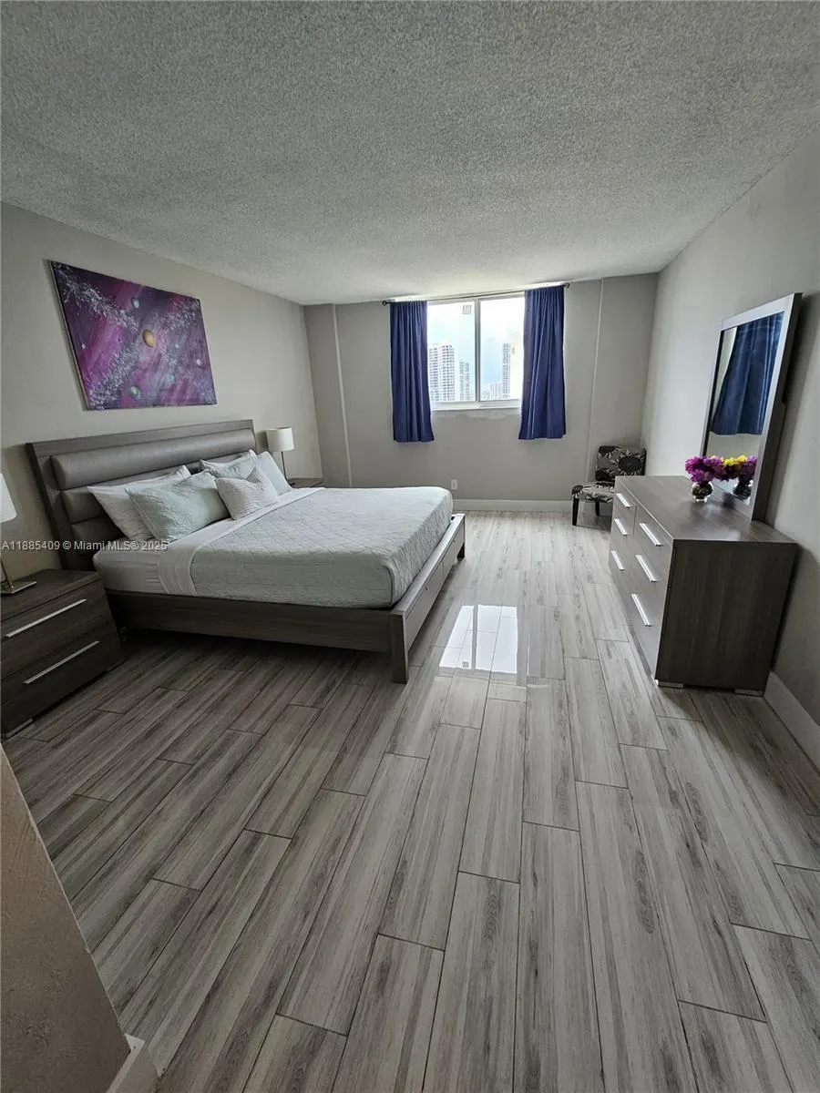 19370 Collins Ave, #1502