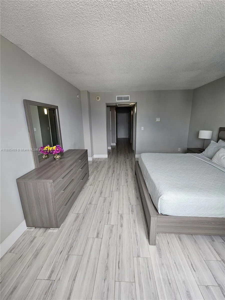 19370 Collins Ave, #1502
