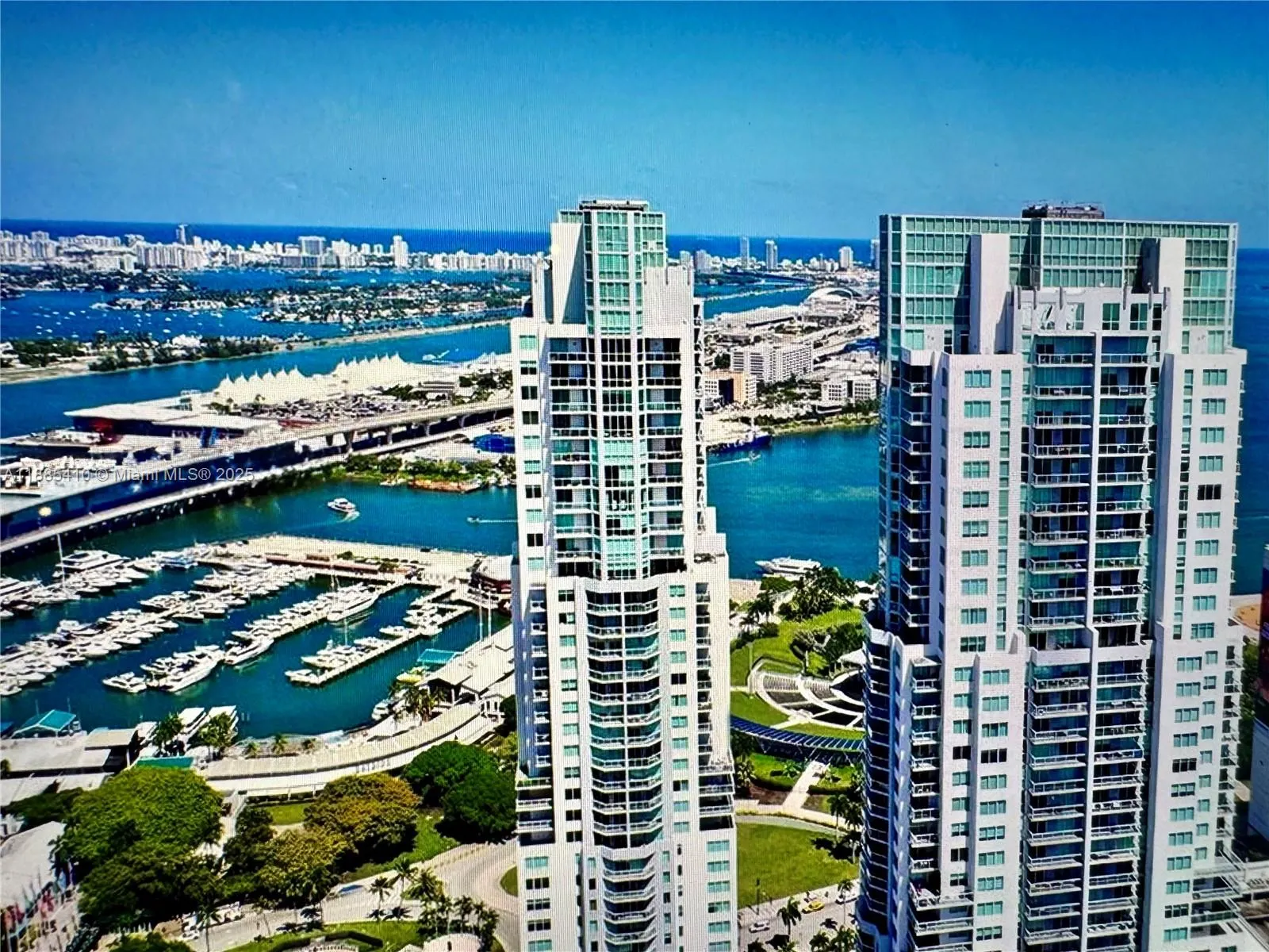 244 Biscayne Blvd, #2906