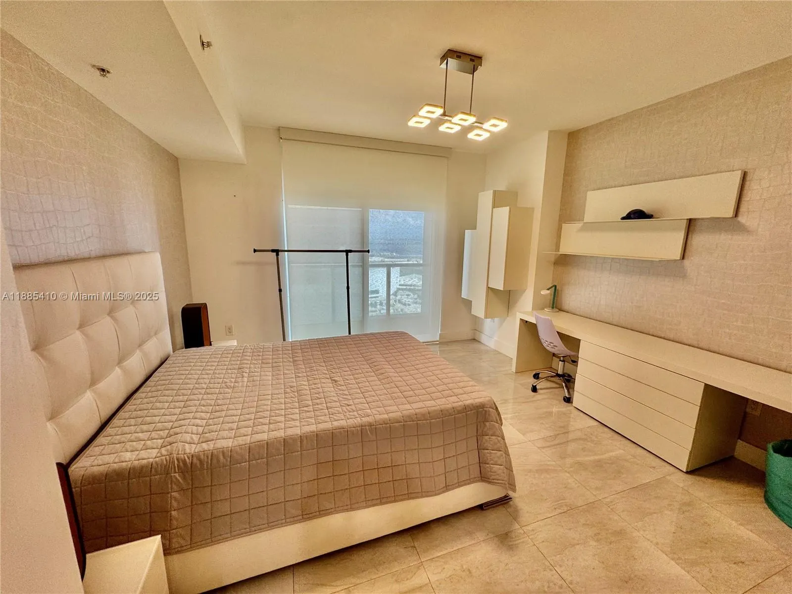 244 Biscayne Blvd, #2906