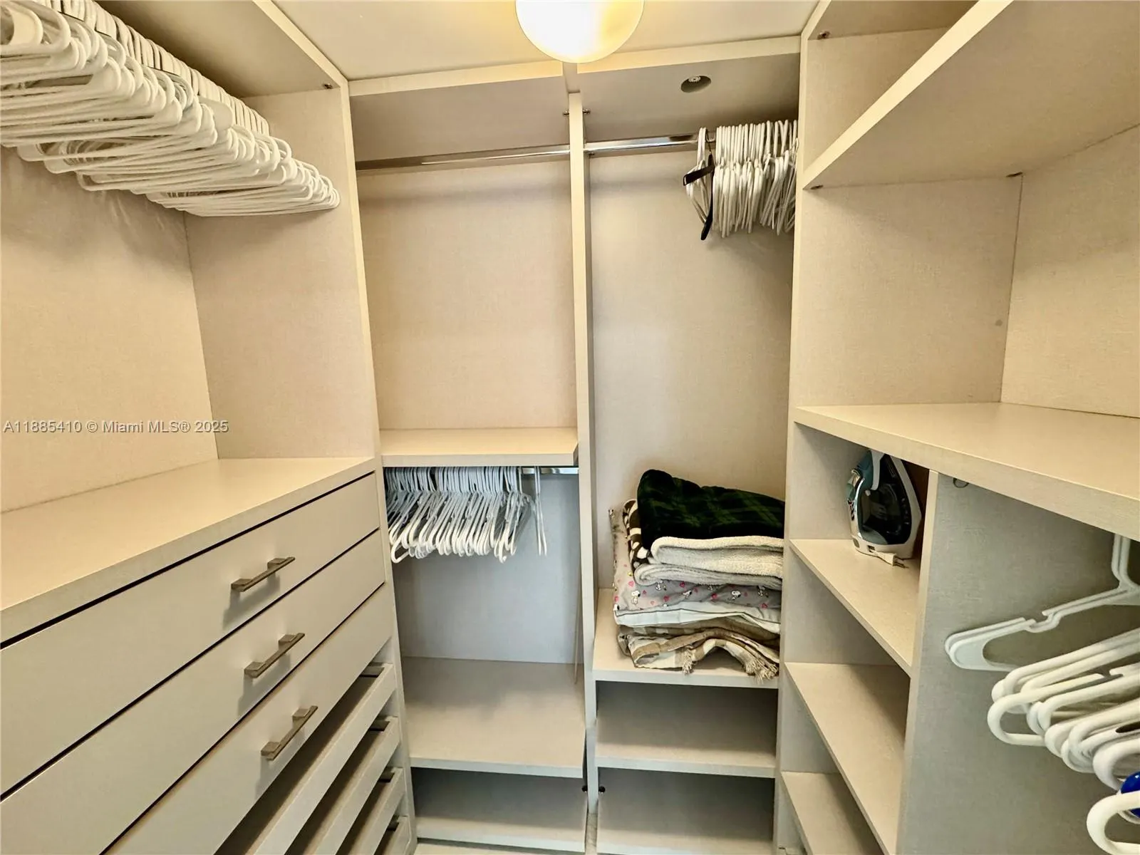 244 Biscayne Blvd, #2906