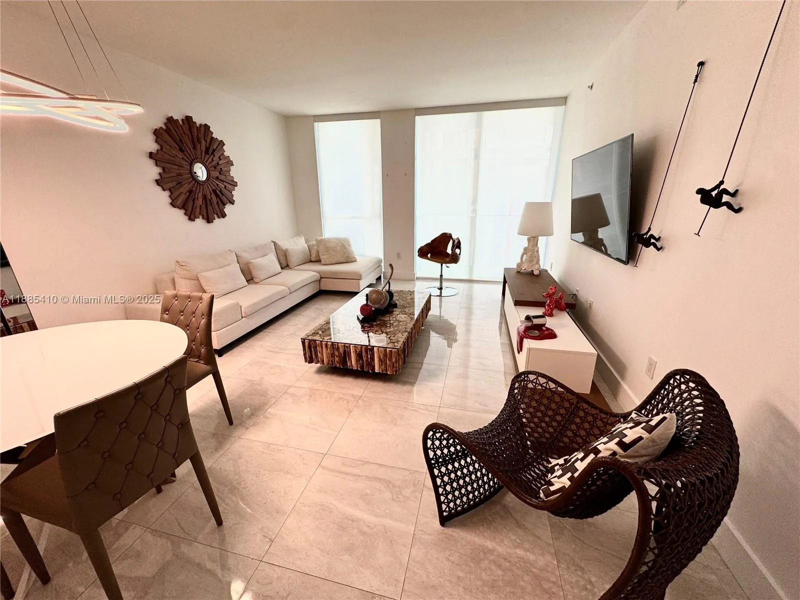 244 Biscayne Blvd, #2906