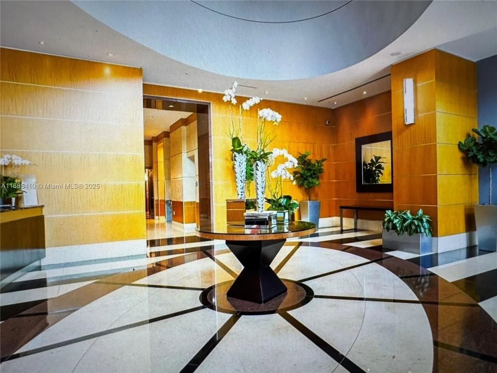 244 Biscayne Blvd, #2906