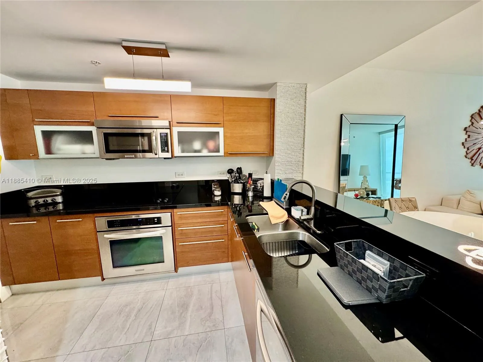 244 Biscayne Blvd, #2906