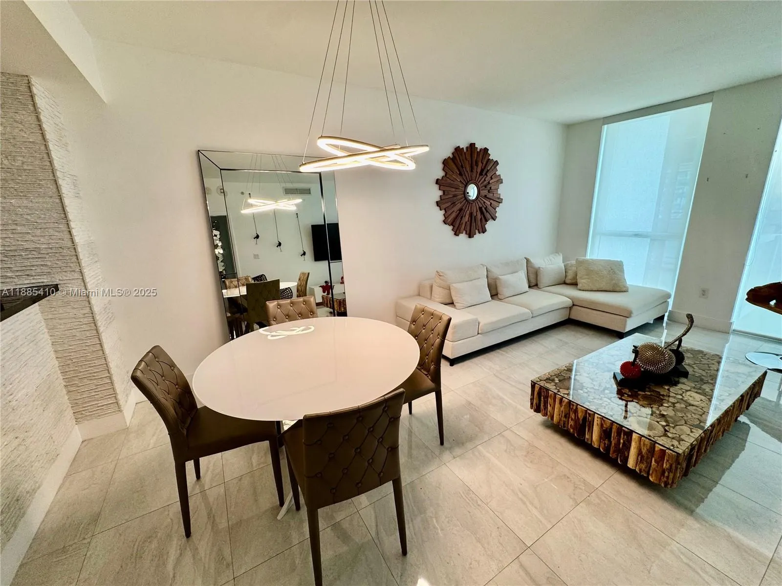 244 Biscayne Blvd, #2906