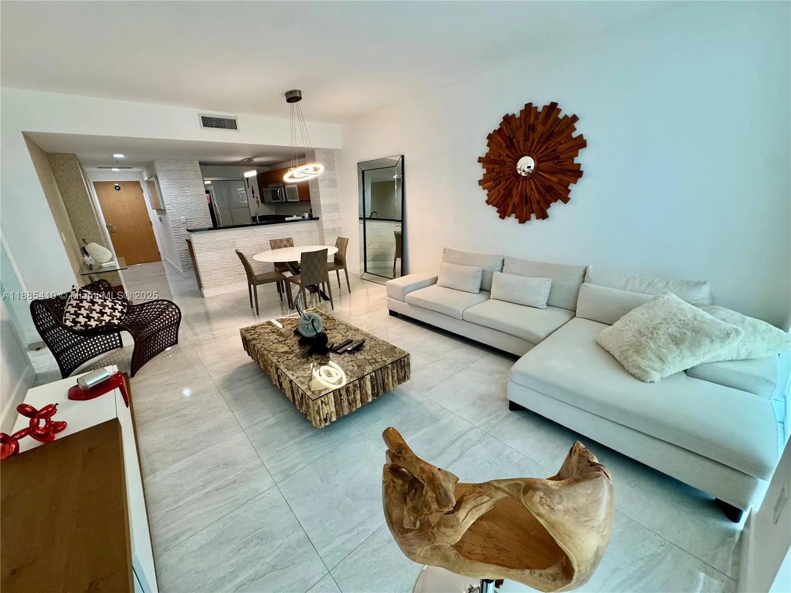 244 Biscayne Blvd, #2906