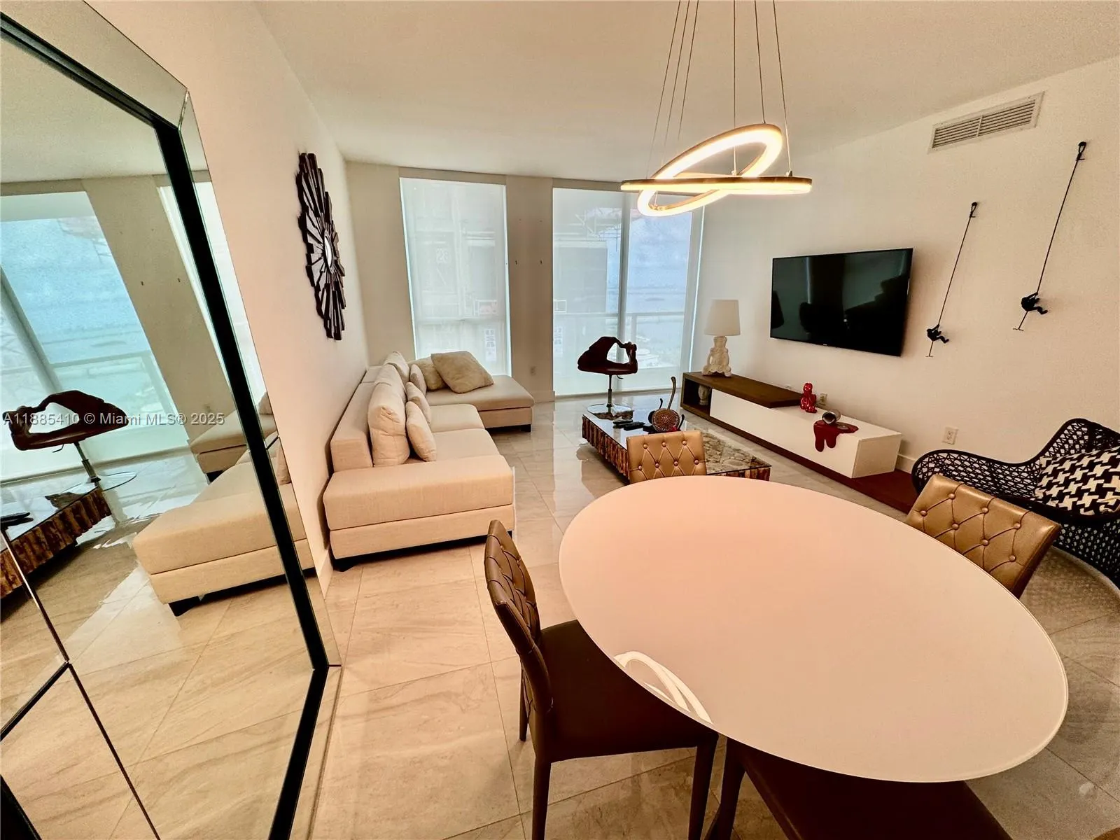 244 Biscayne Blvd, #2906