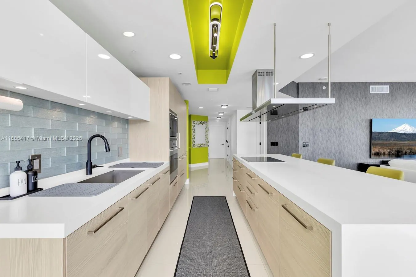 17111 Biscayne Blvd, #909