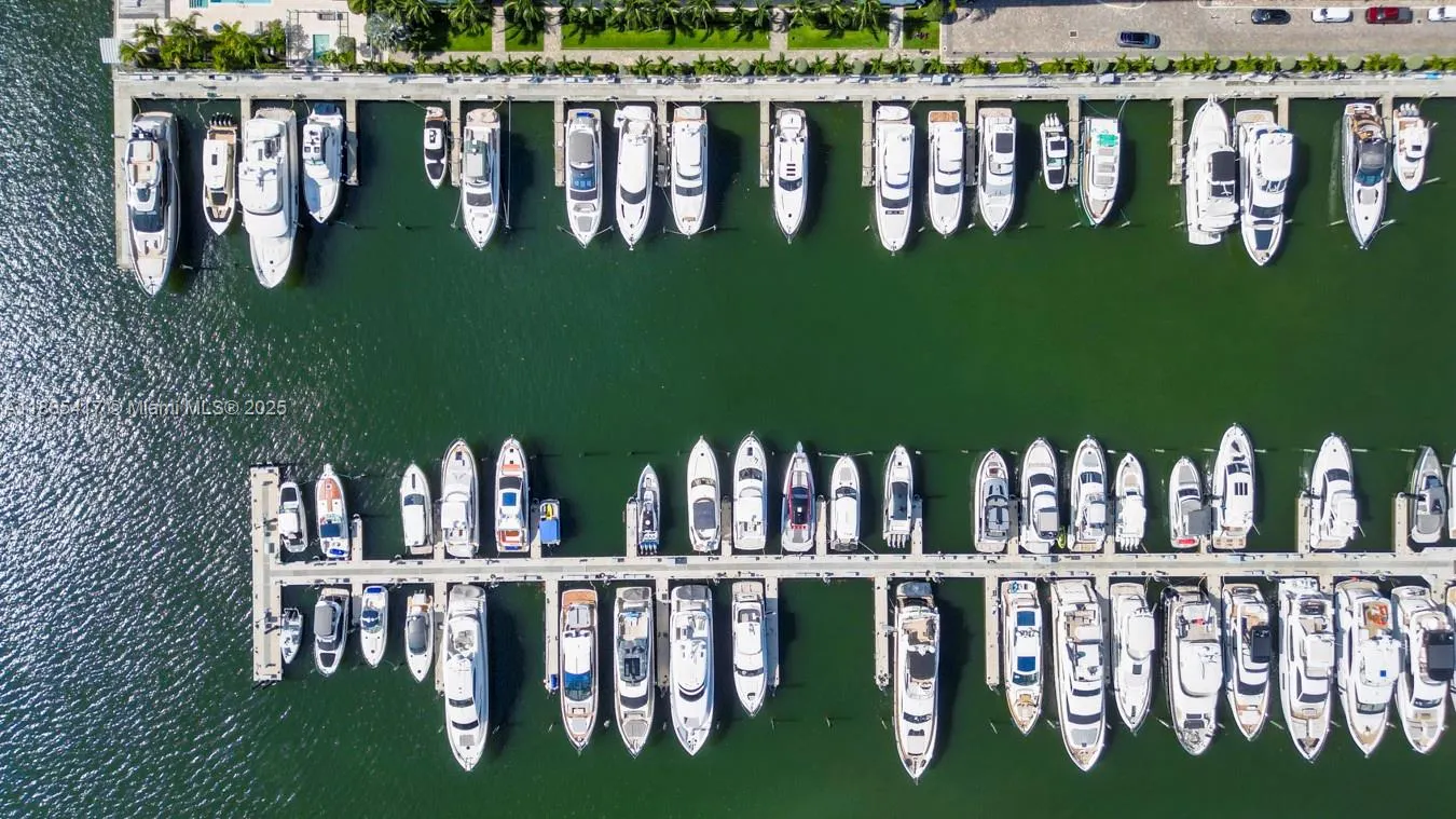17111 Biscayne Blvd, #909