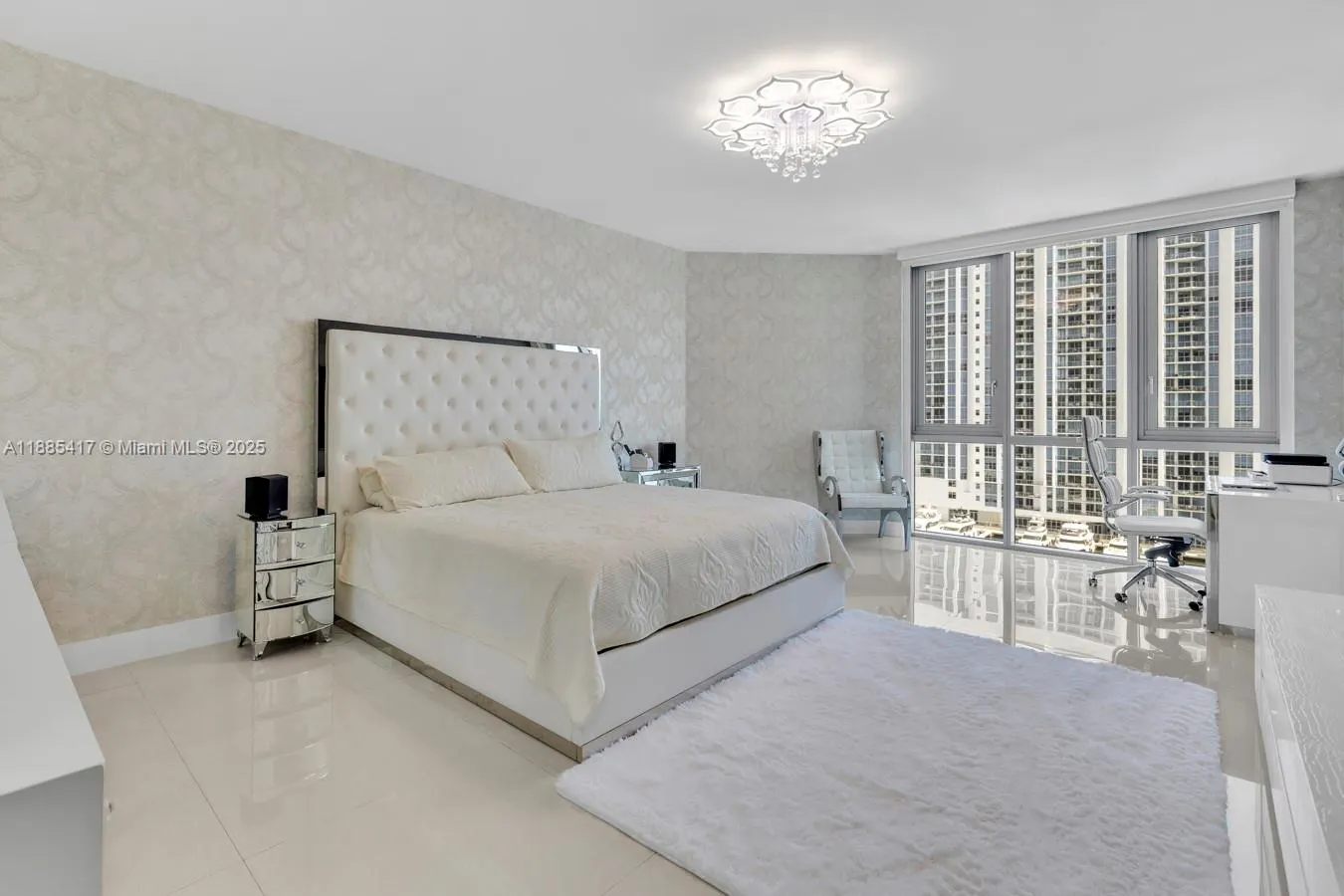 17111 Biscayne Blvd, #909