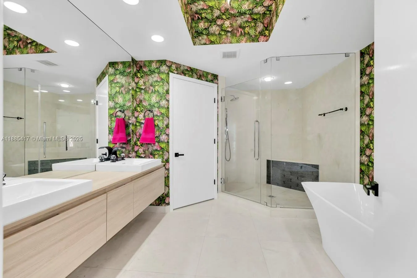 17111 Biscayne Blvd, #909