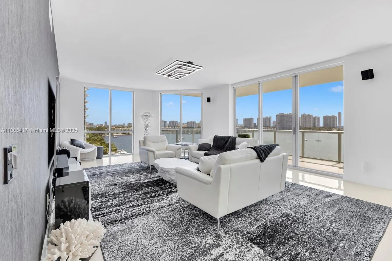 17111 Biscayne Blvd, #909