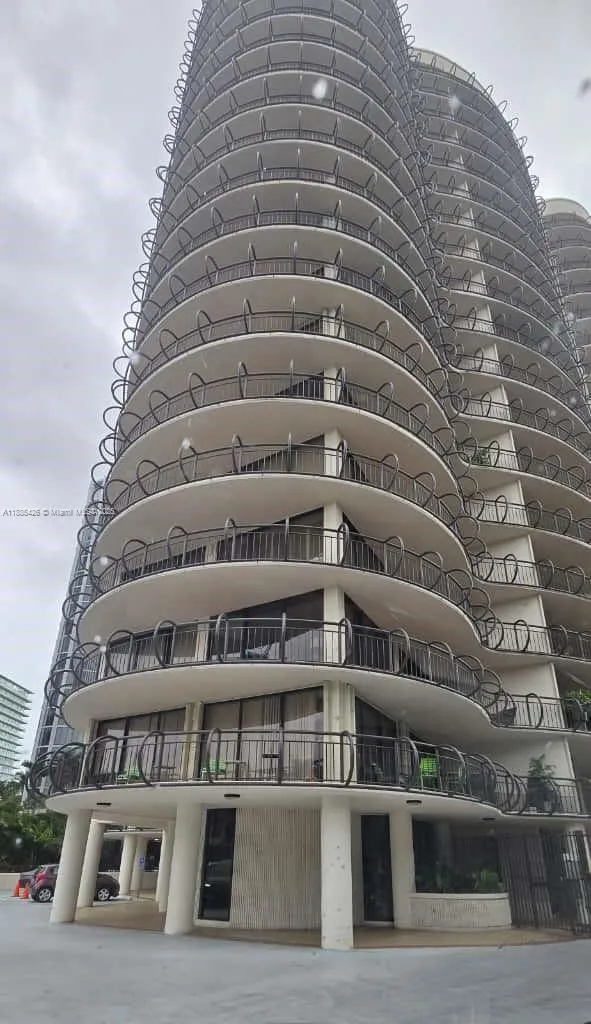 2843 S Bayshore Dr, #3A