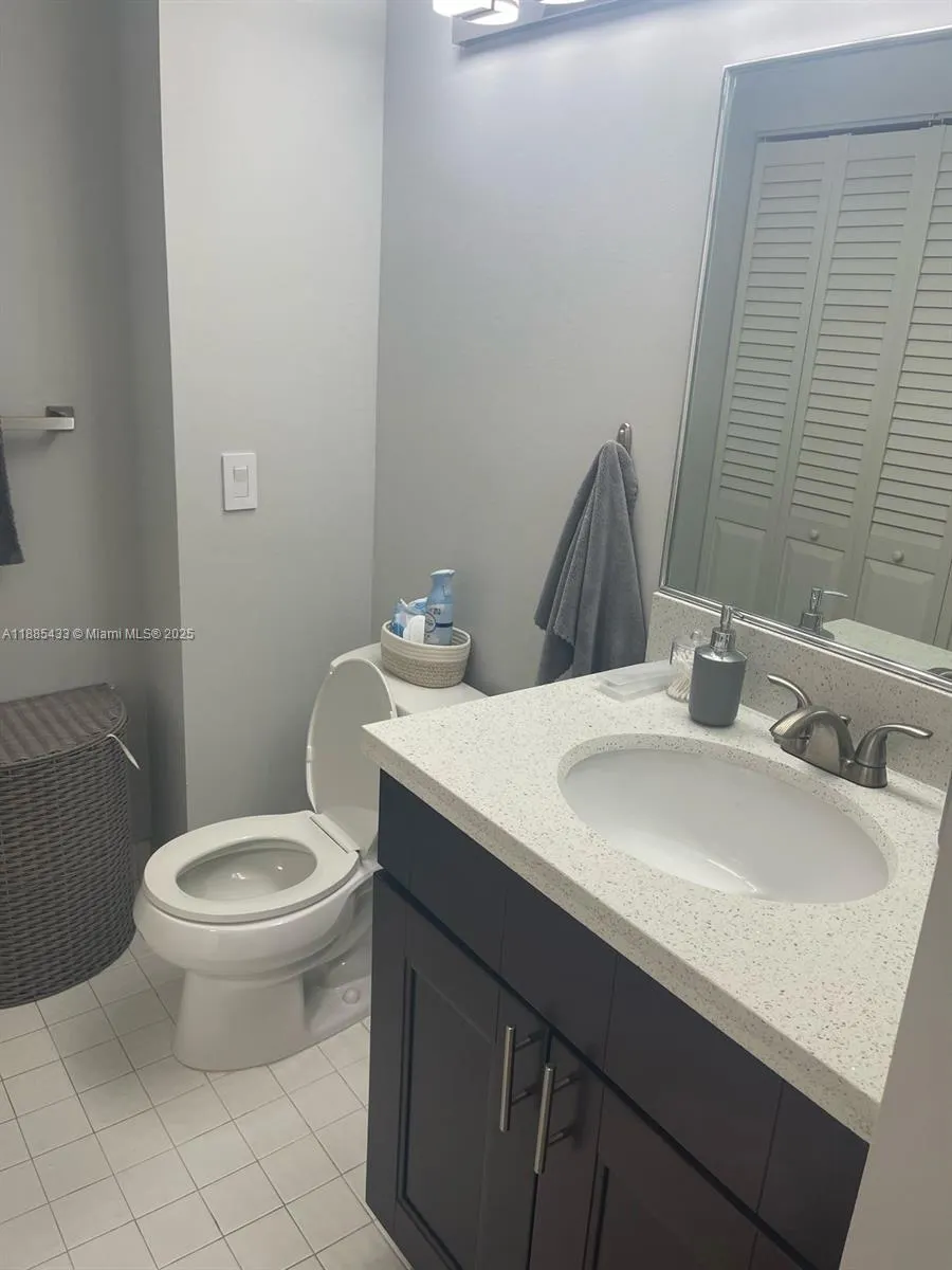 3610 Yacht Club Dr, #215