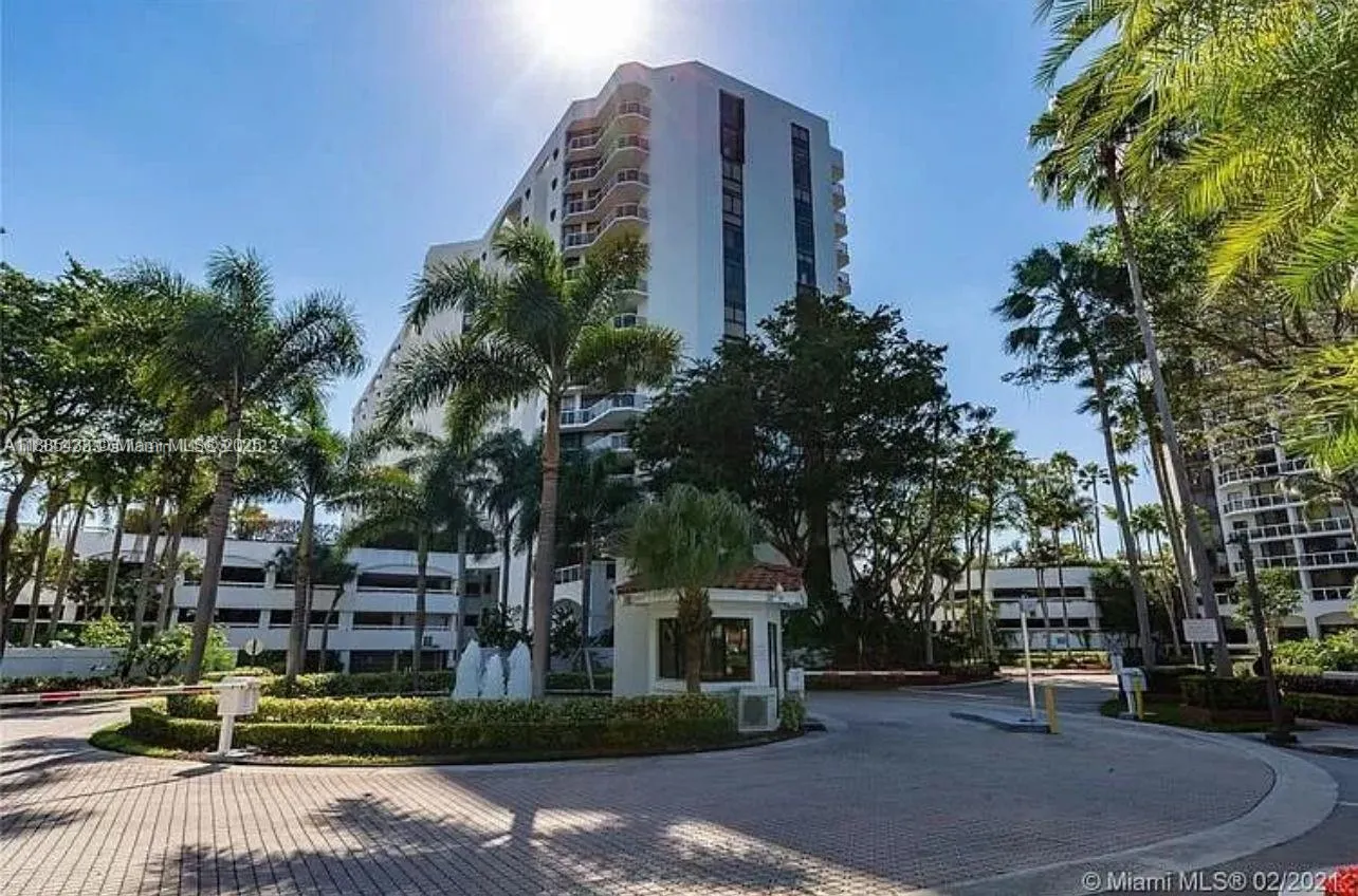 3610 Yacht Club Dr, #215