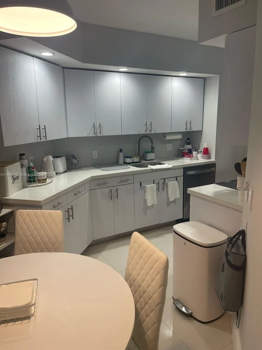 3610 Yacht Club Dr, #215