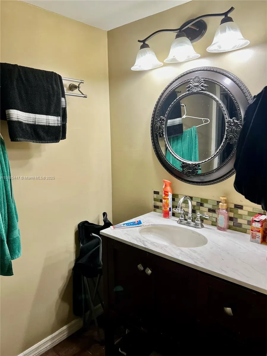 425 NW 210th St, #102
