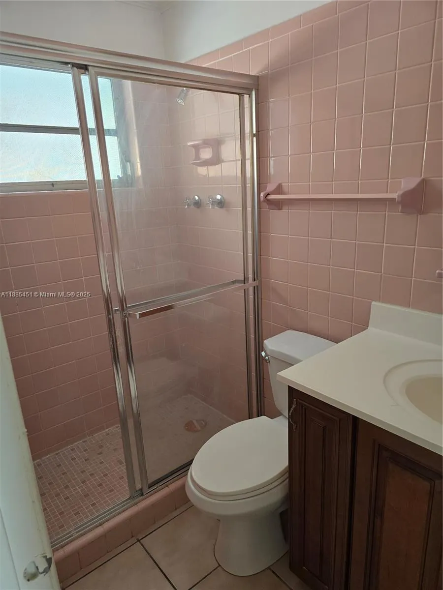 1113 NE 2nd St, #1-2