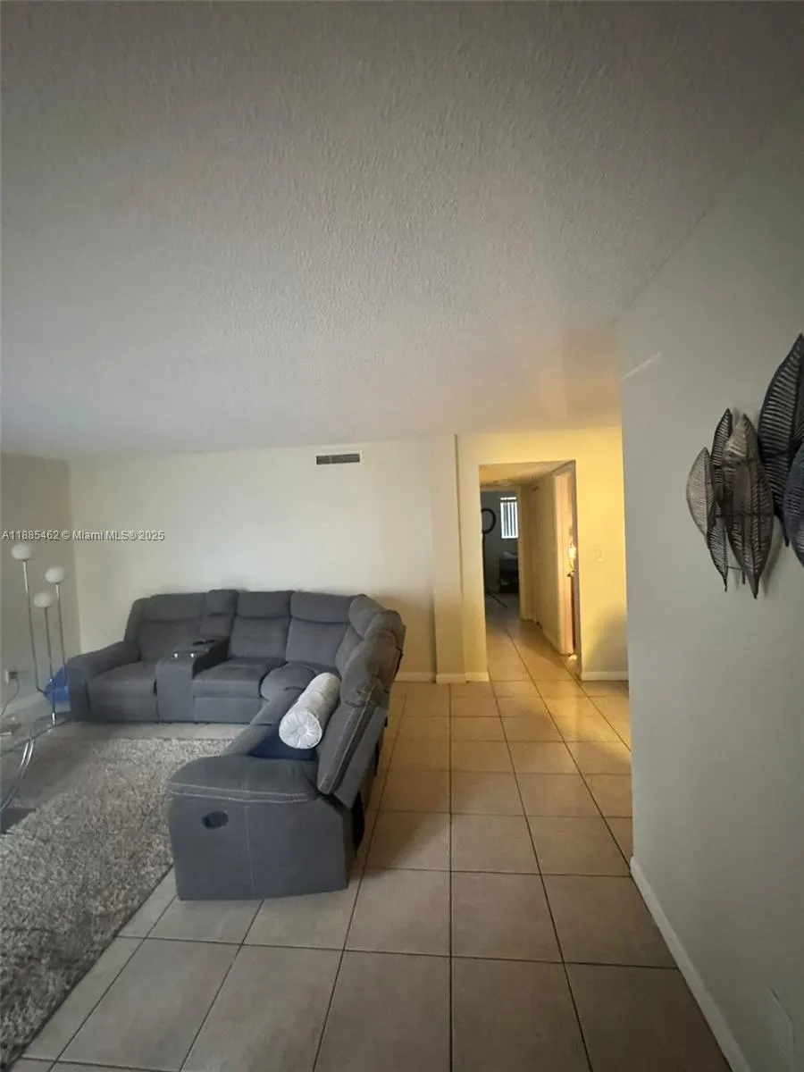 6900 SW 39th St, #106J