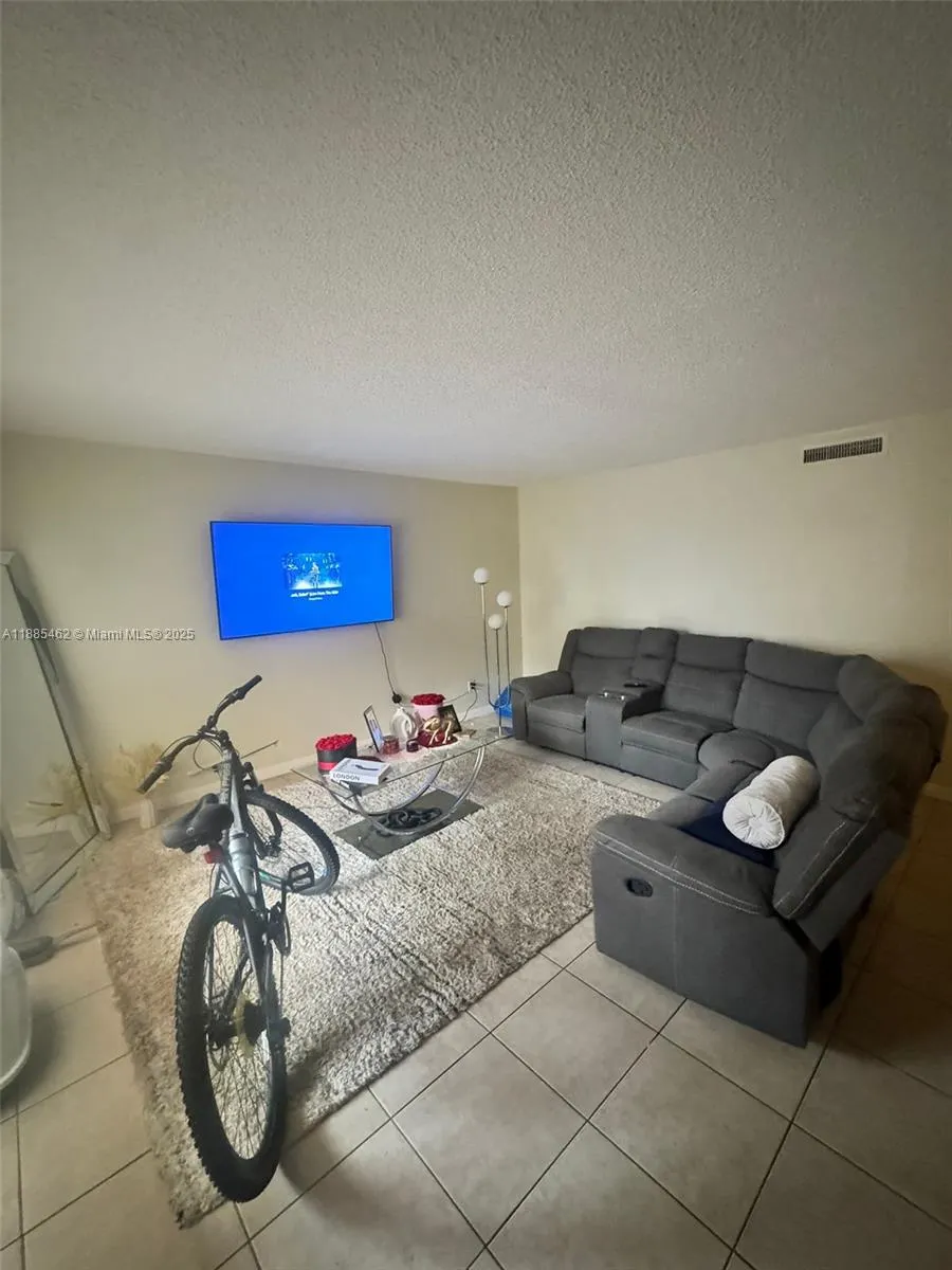 6900 SW 39th St, #106J