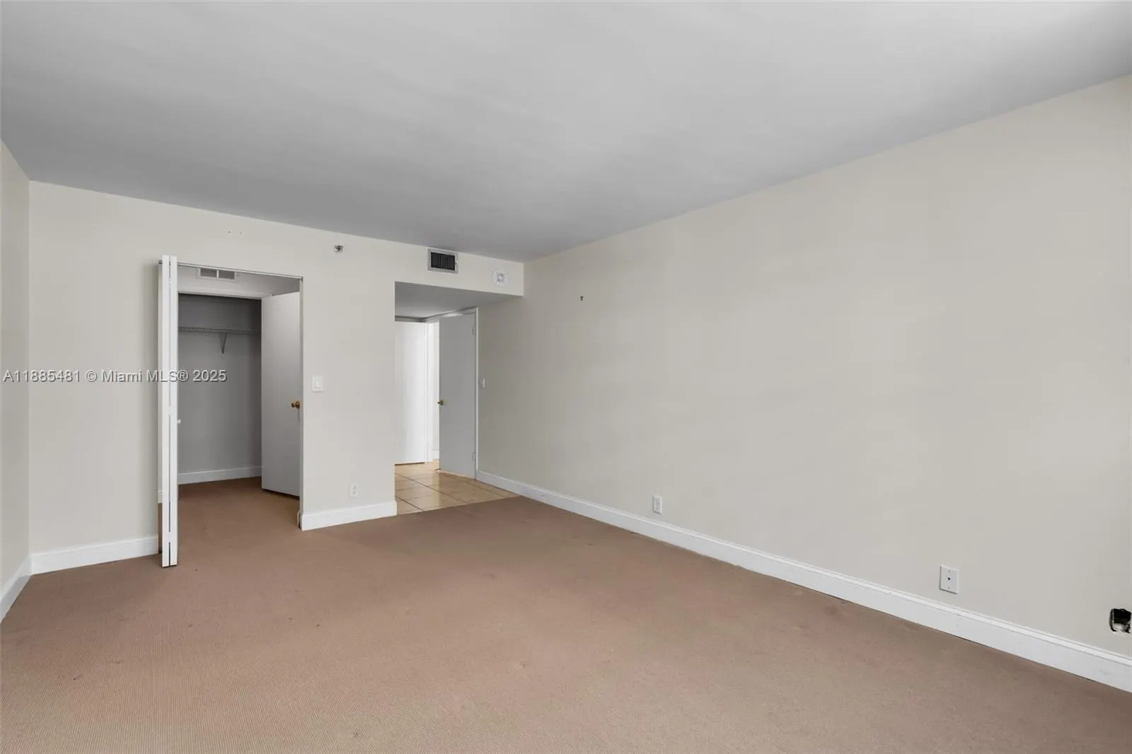8877 Collins Ave, #303